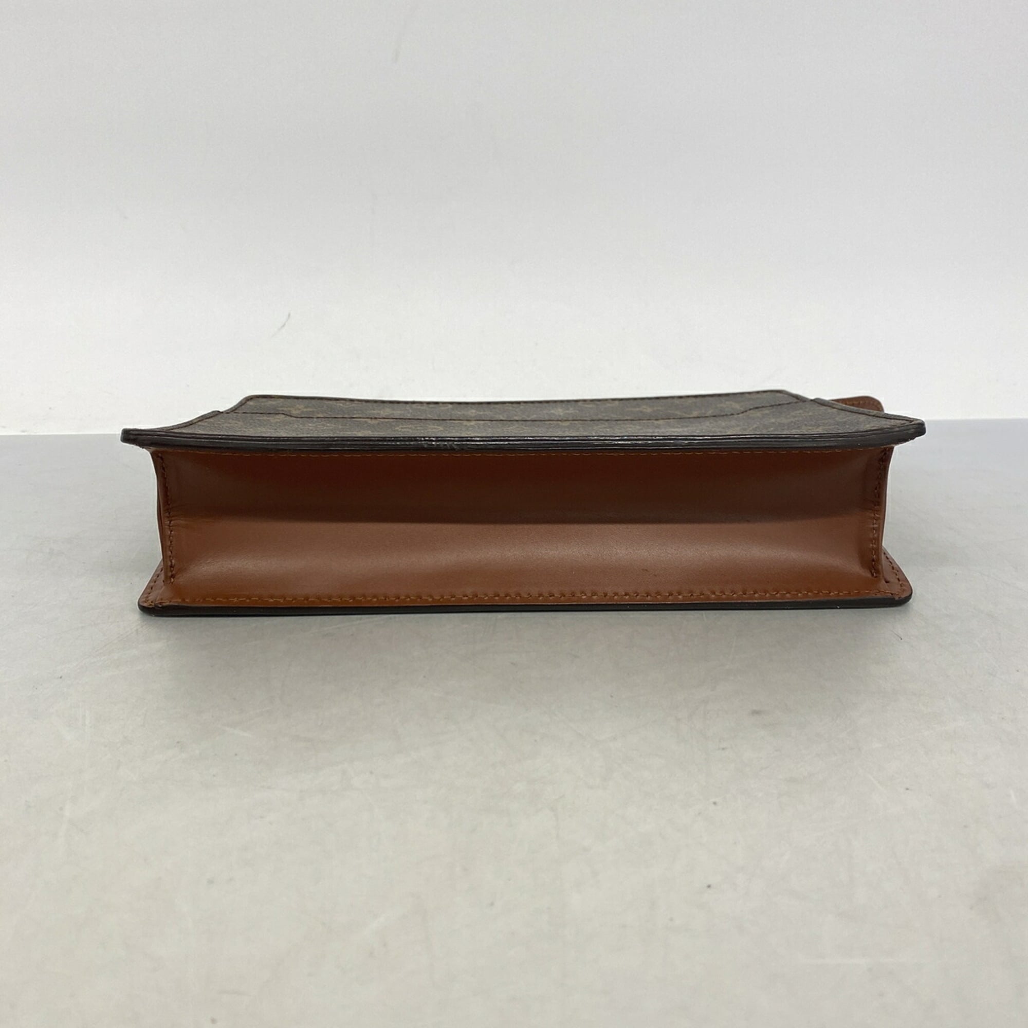 Louis Vuitton Brown Clutch Bag (Pre-Owned)