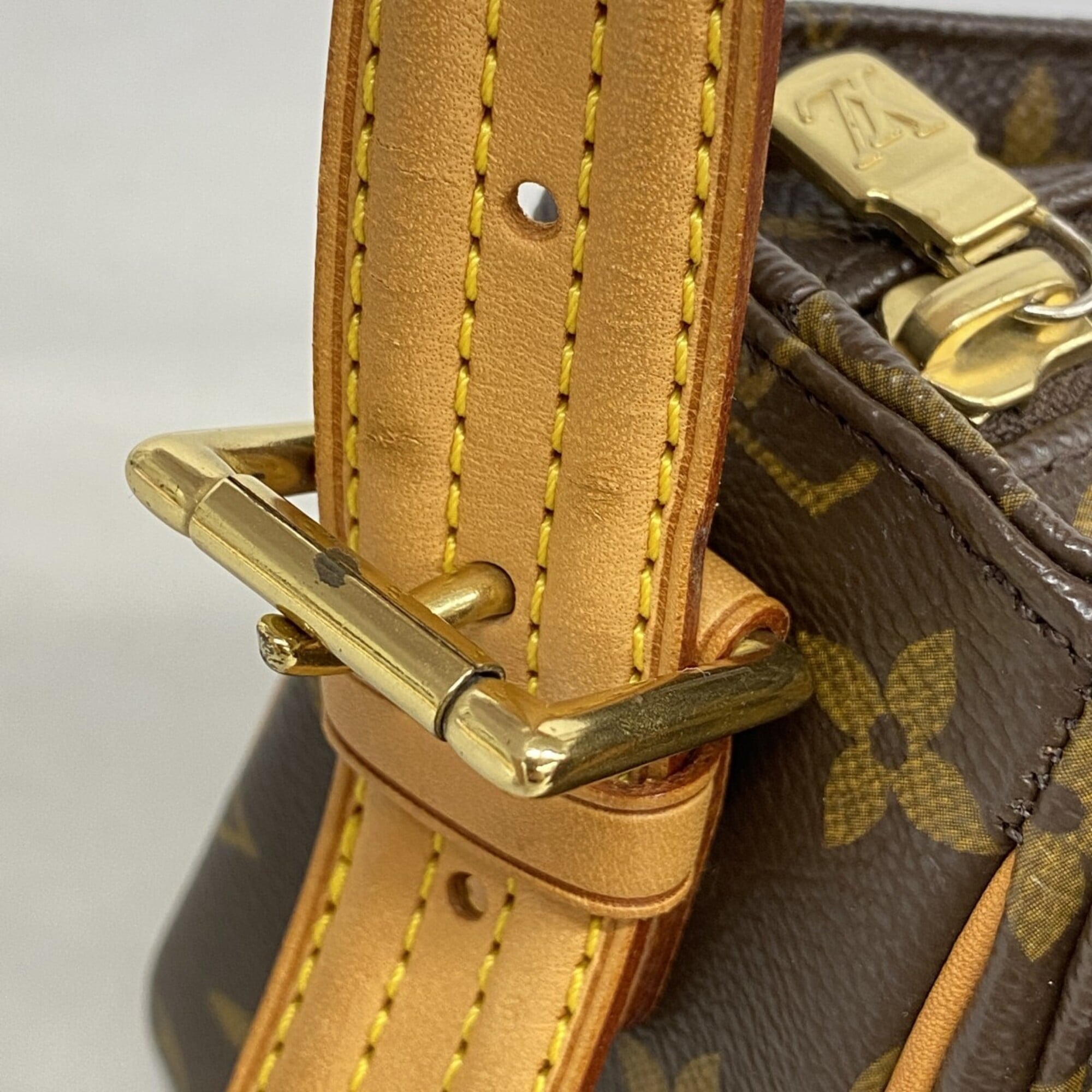 Louis Vuitton Brown Shoulder Bag (Pre-Owned)