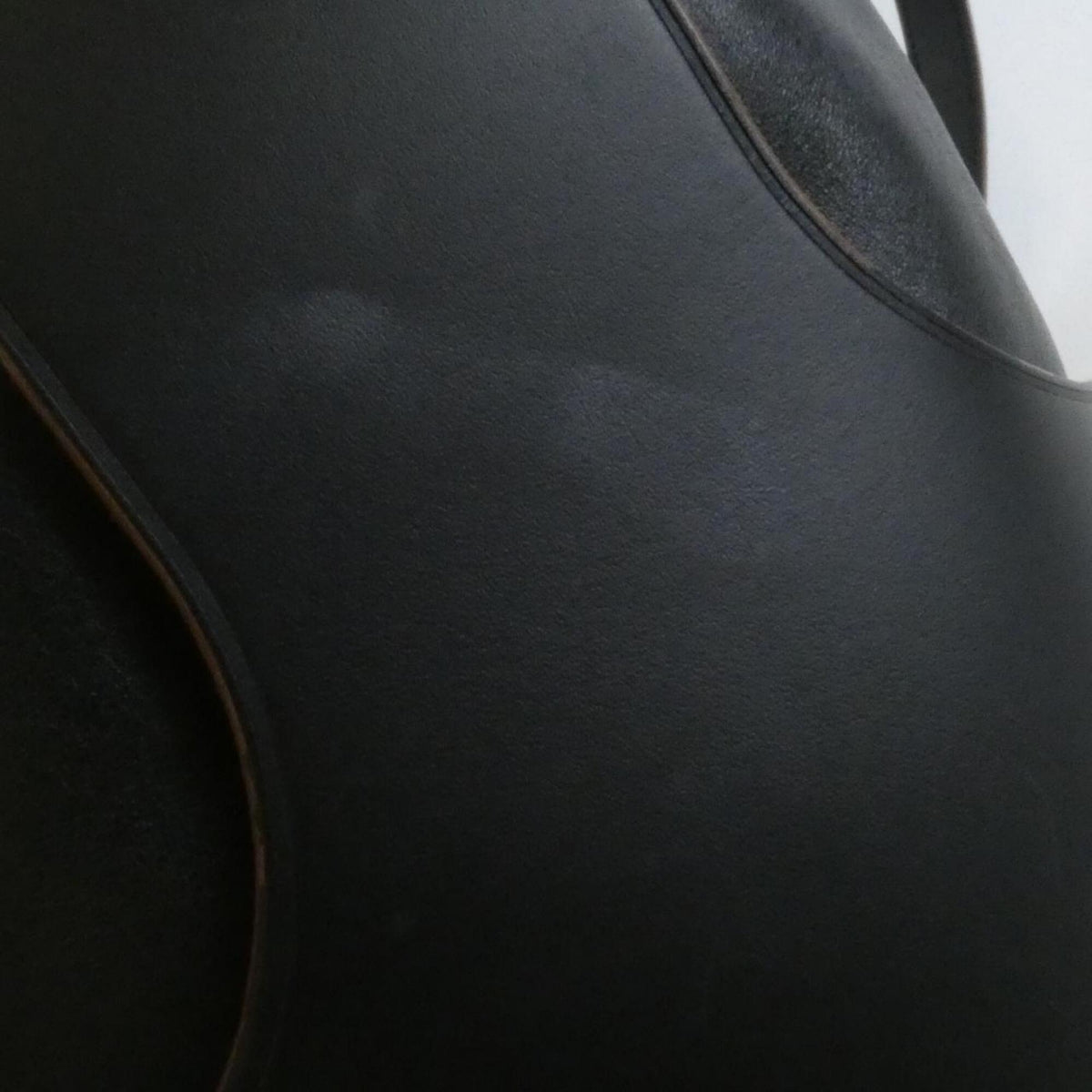 Loewe Black Leather Shoulder Bag (Pre-Owned)