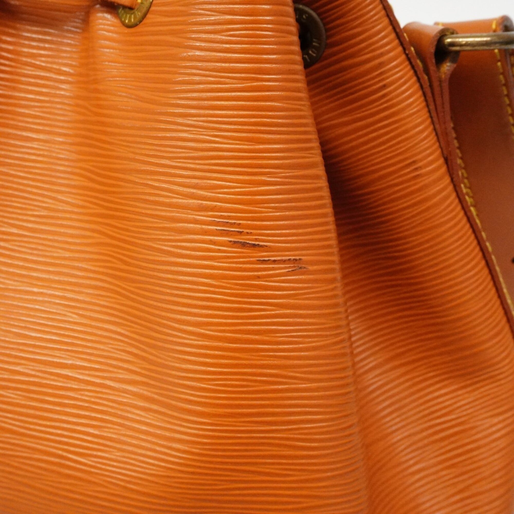 Louis Vuitton Gold Cipango Shoulder Bag (Pre-Owned)