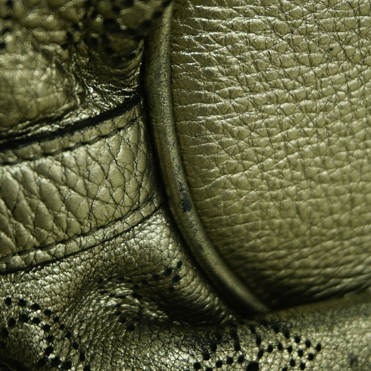 Louis Vuitton Argent Shoulder Bag (Pre-Owned)