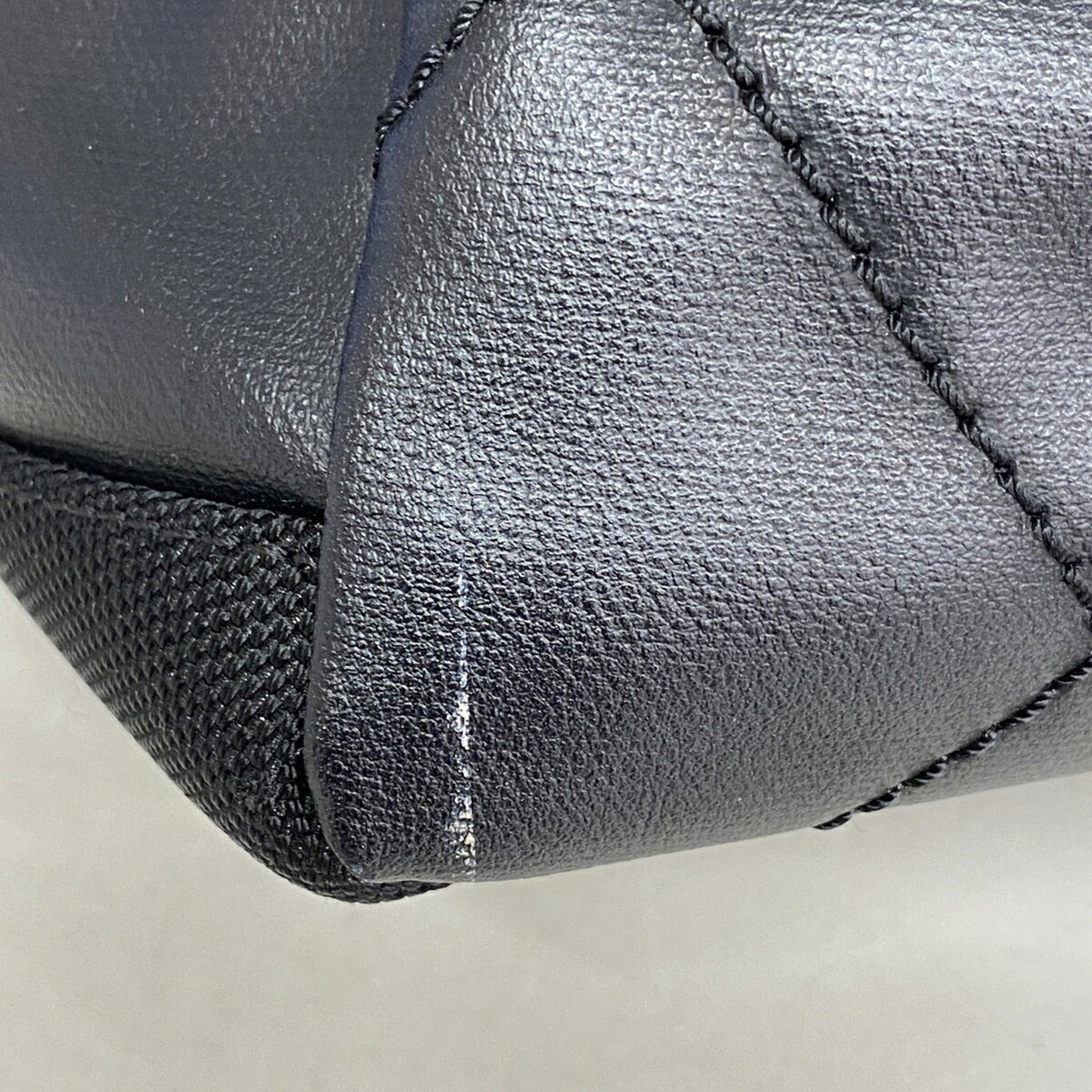Chanel Black Leather Tote Bag (Pre-Owned)