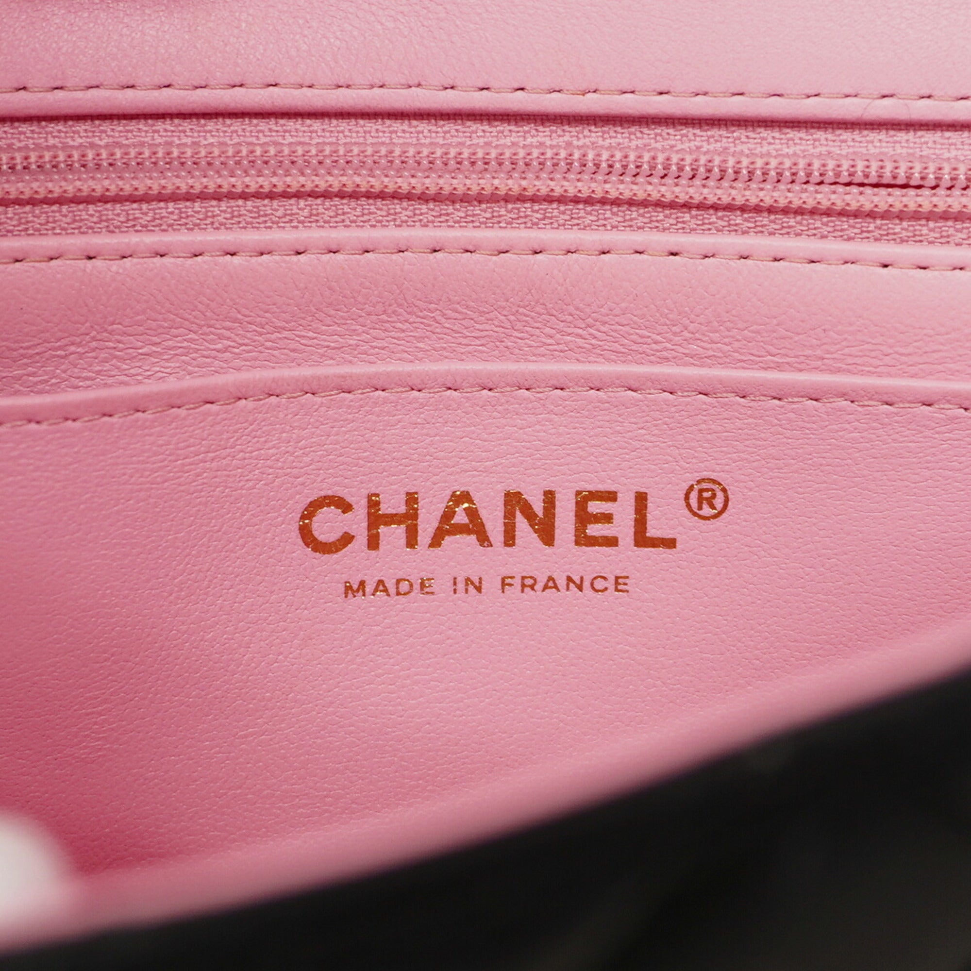 Chanel Black Leather Handbag (Pre-Owned)