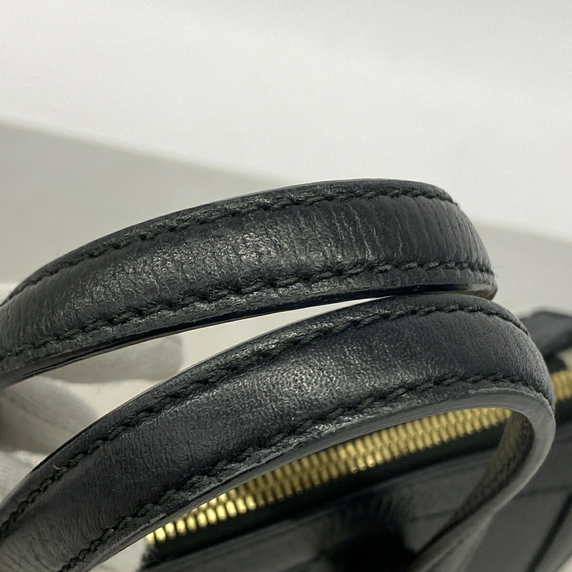 Gucci Black Leather Handbag (Pre-Owned)