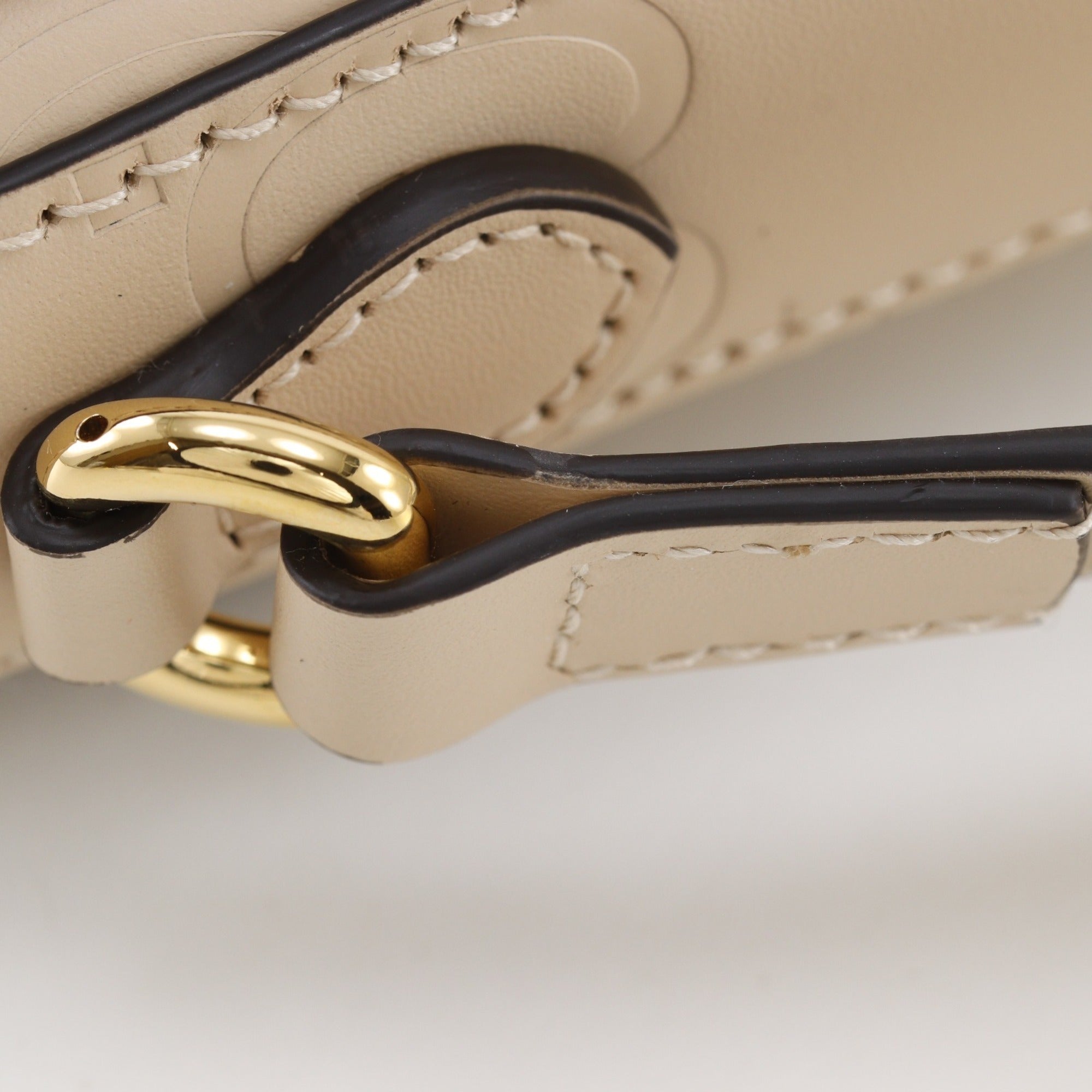 Gucci Beige Leather Shoulder Bag (Pre-Owned)
