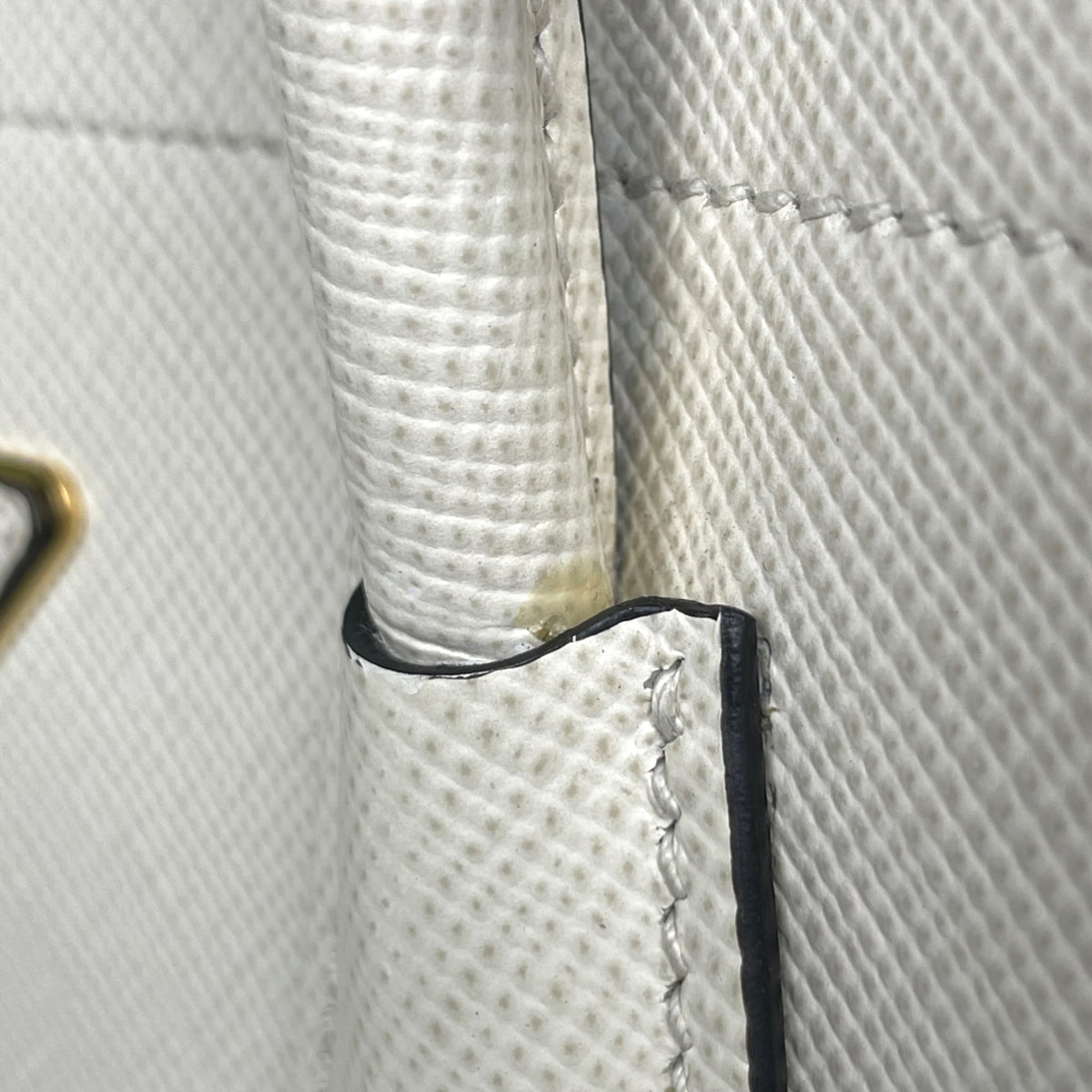 Prada White Saffiano Handbag (Pre-Owned)