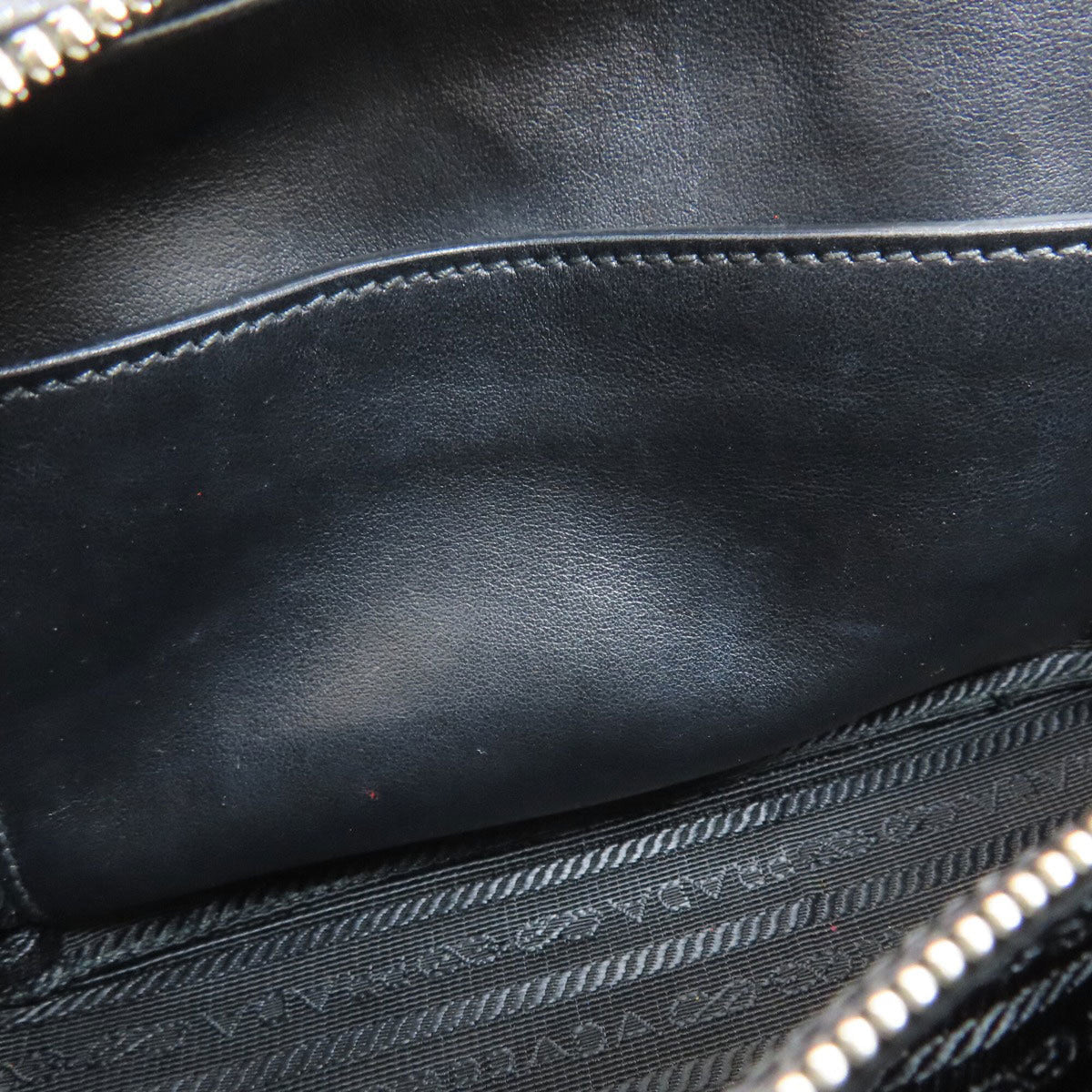 Prada Black Leather Shoulder Bag (Pre-Owned)