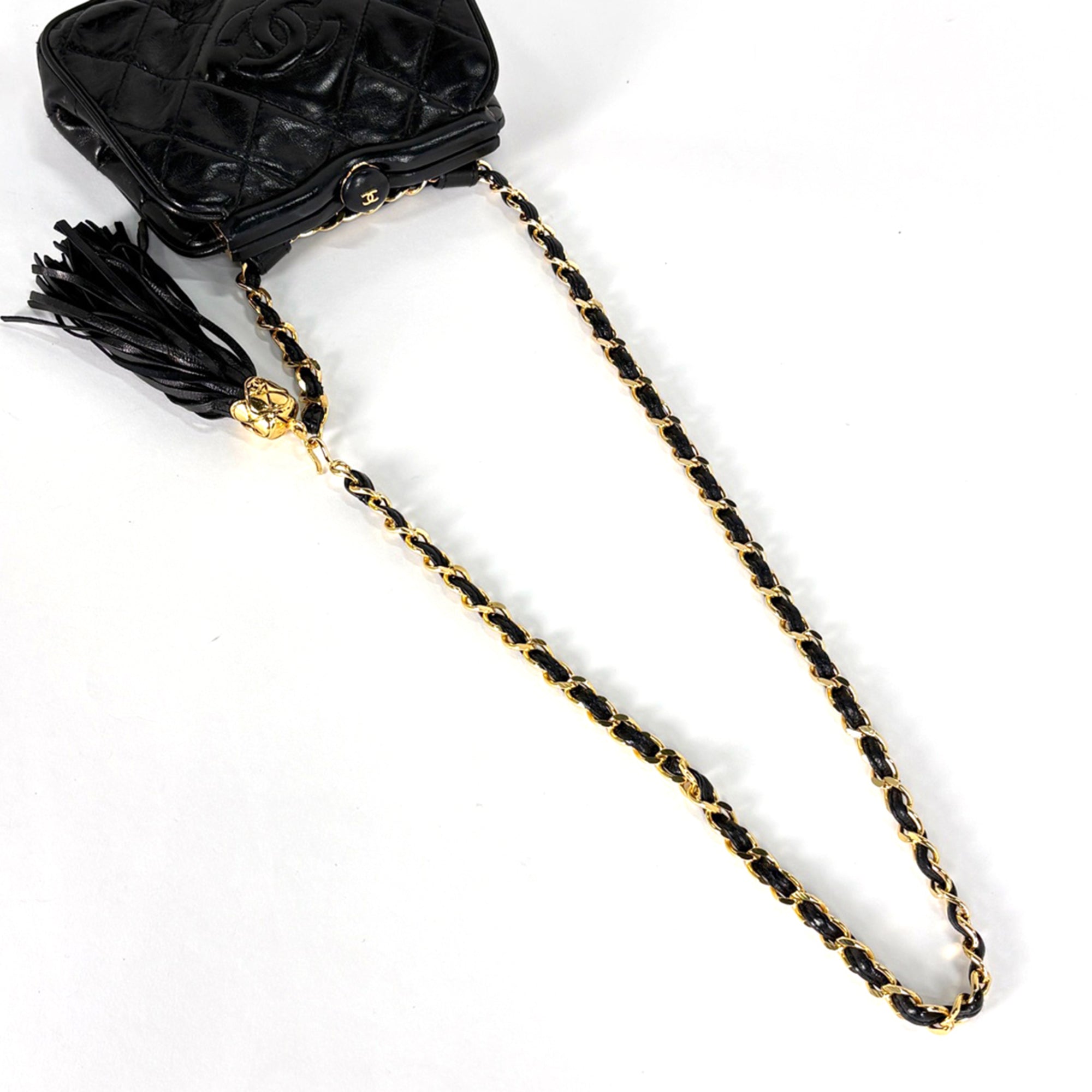 Chanel Black Leather Shoulder Bag (Pre-Owned)