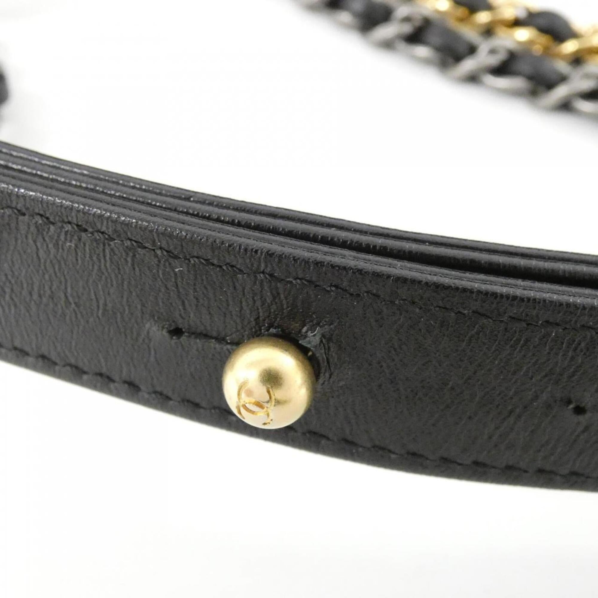 Chanel Black Leather Shoulder Bag (Pre-Owned)