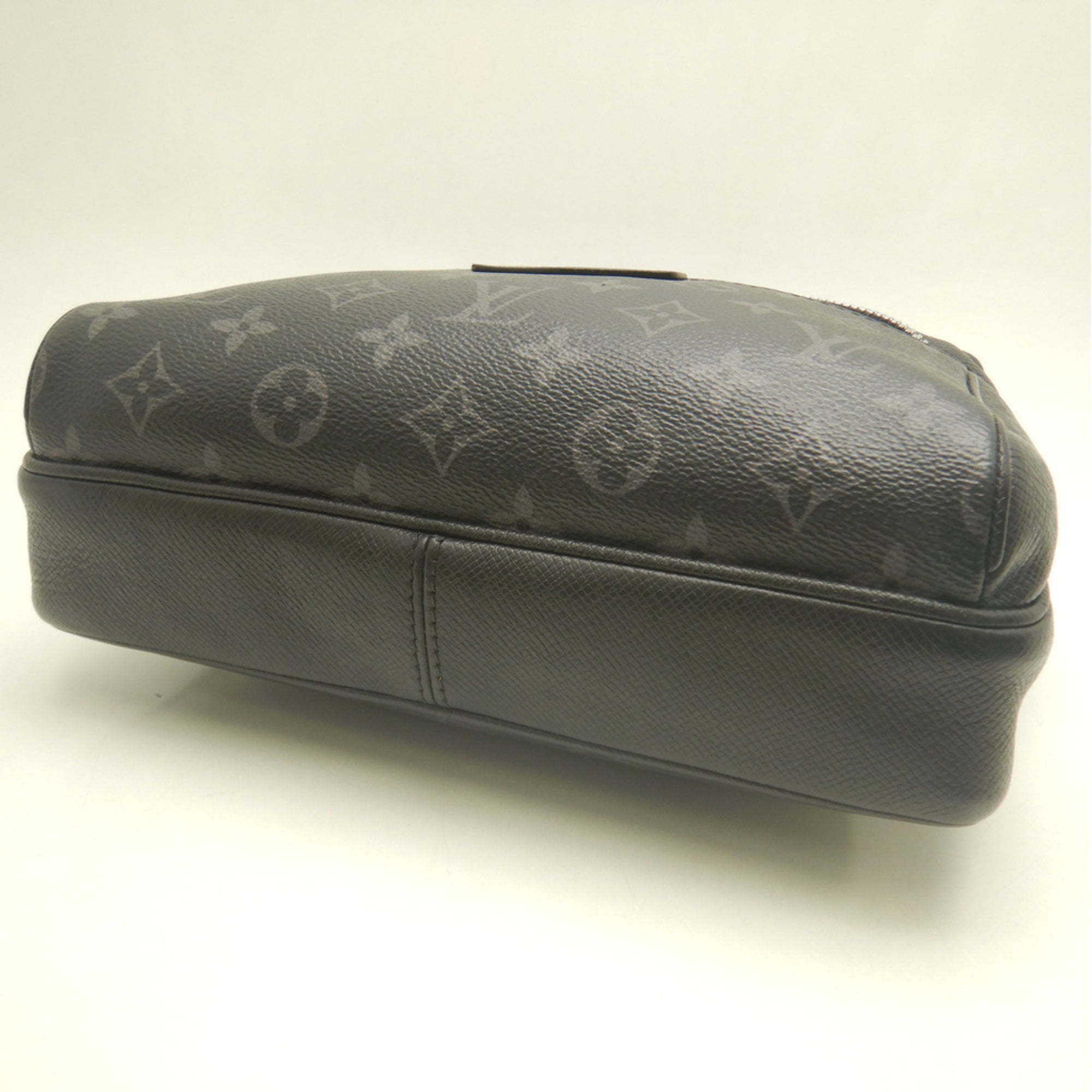 Louis Vuitton Noir Taigarama Shoulder Bag (Pre-Owned)