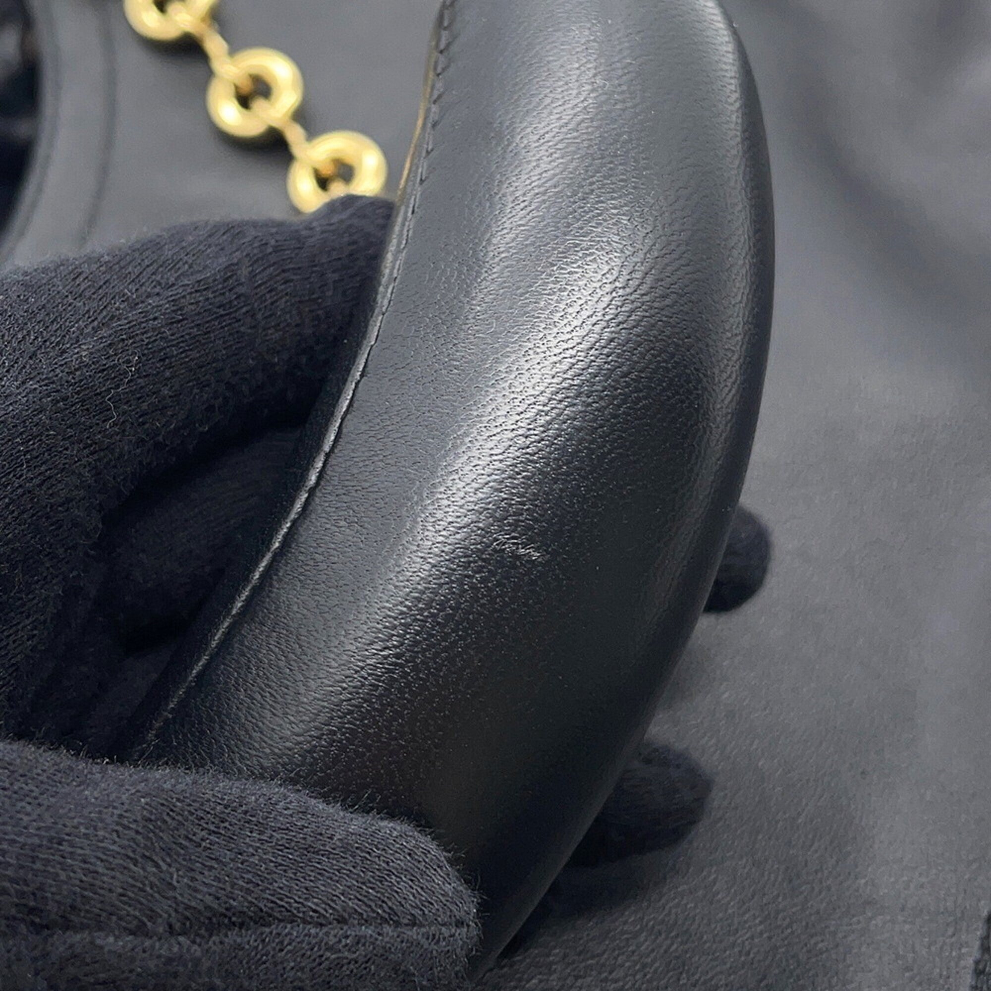 Loewe Black Leather Shoulder Bag (Pre-Owned)