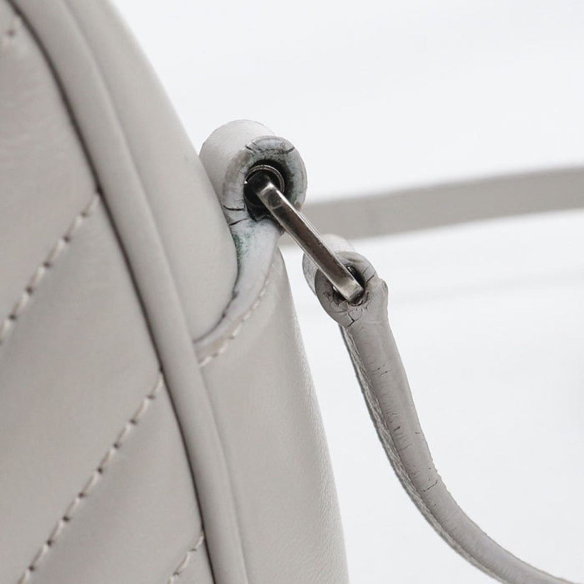 Saint Laurent Gray Leather Shoulder Bag (Pre-Owned)