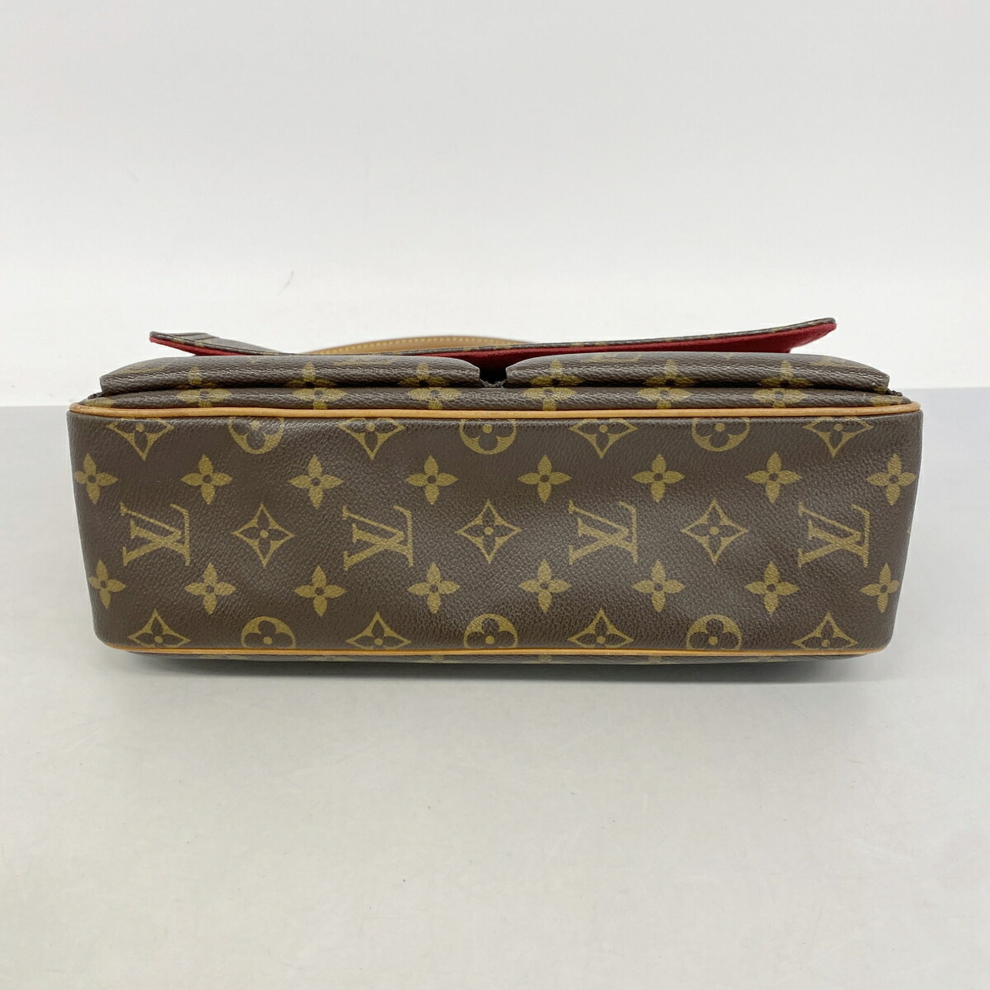 Louis Vuitton Brown Shoulder Bag (Pre-Owned)