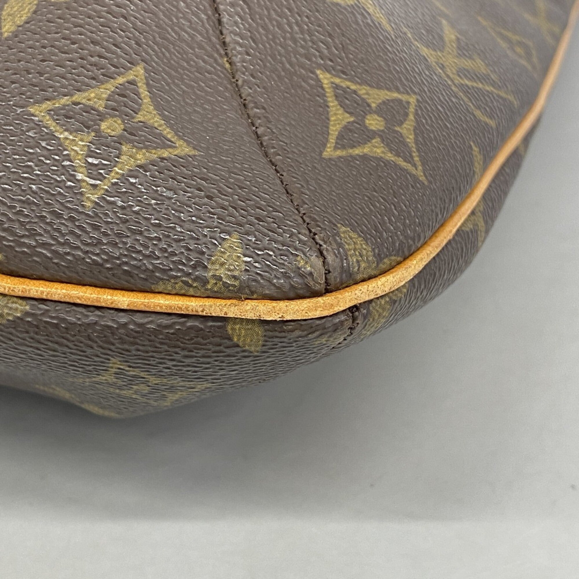 Louis Vuitton Brown Shoulder Bag (Pre-Owned)