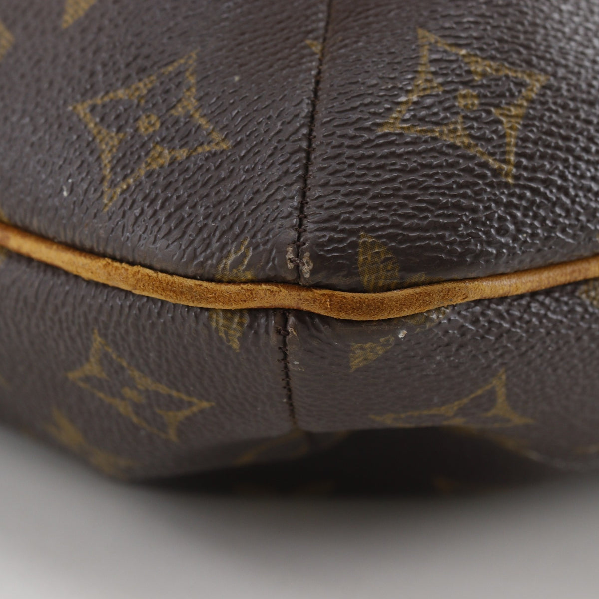 Louis Vuitton Brown Monogram Monogram Shoulder Bag (Pre-Owned)