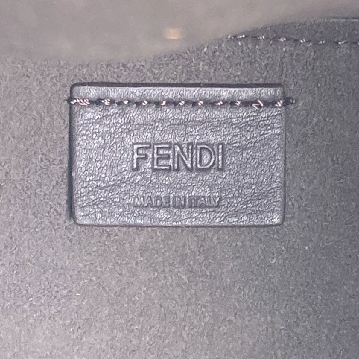 Fendi White Leather Shoulder Bag (Pre-Owned)