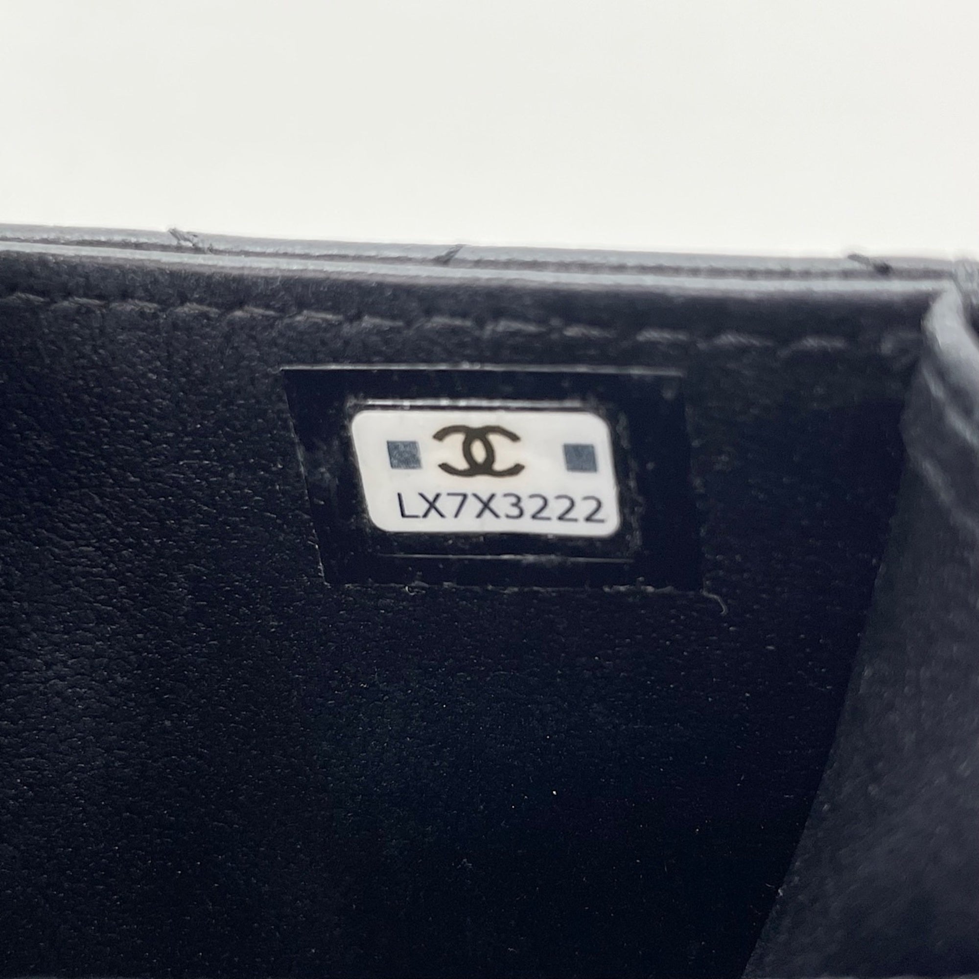 Chanel Black Leather Shoulder Bag (Pre-Owned)