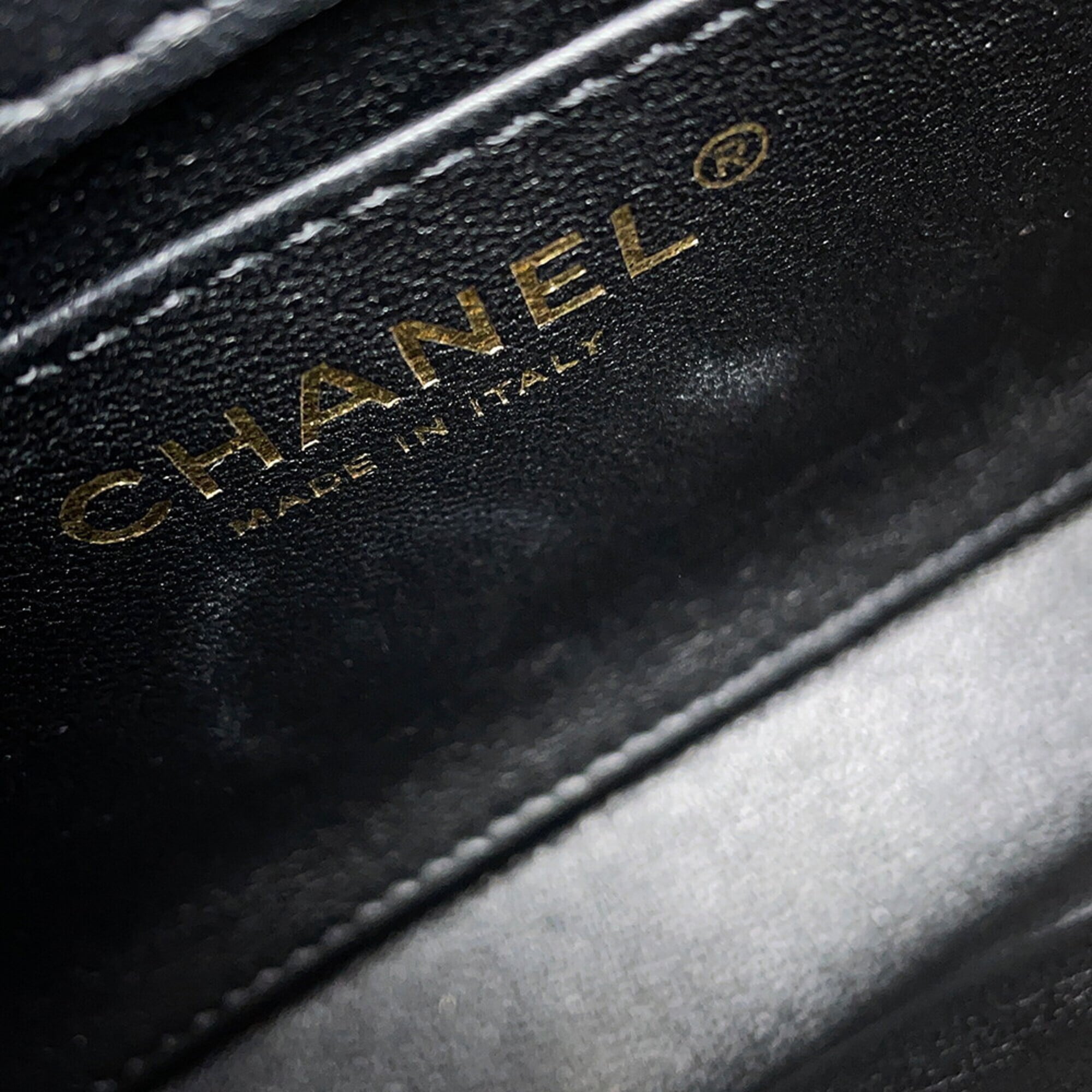 Chanel Black Leather Shoulder Bag (Pre-Owned)