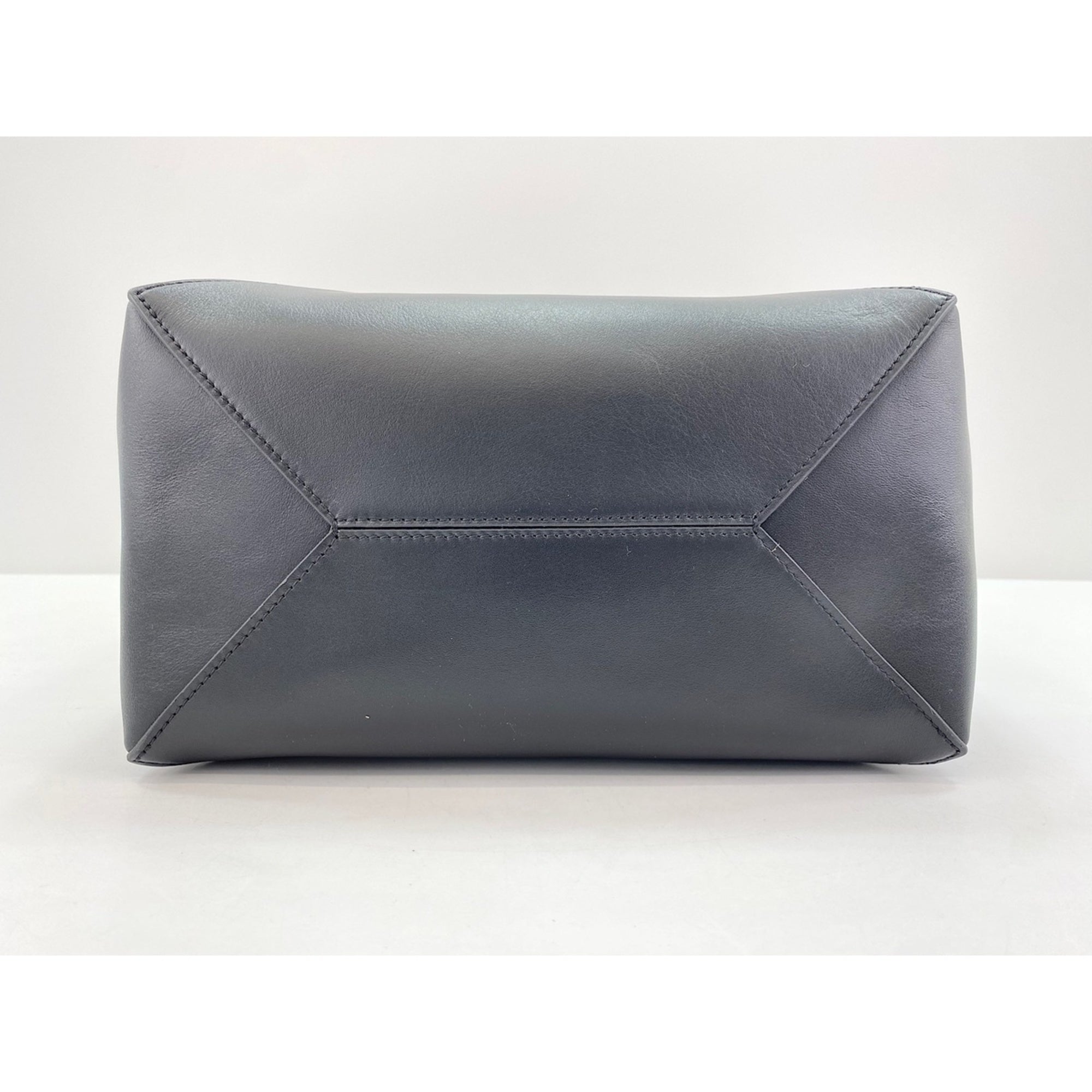 Loewe Black Handbag (Pre-Owned)