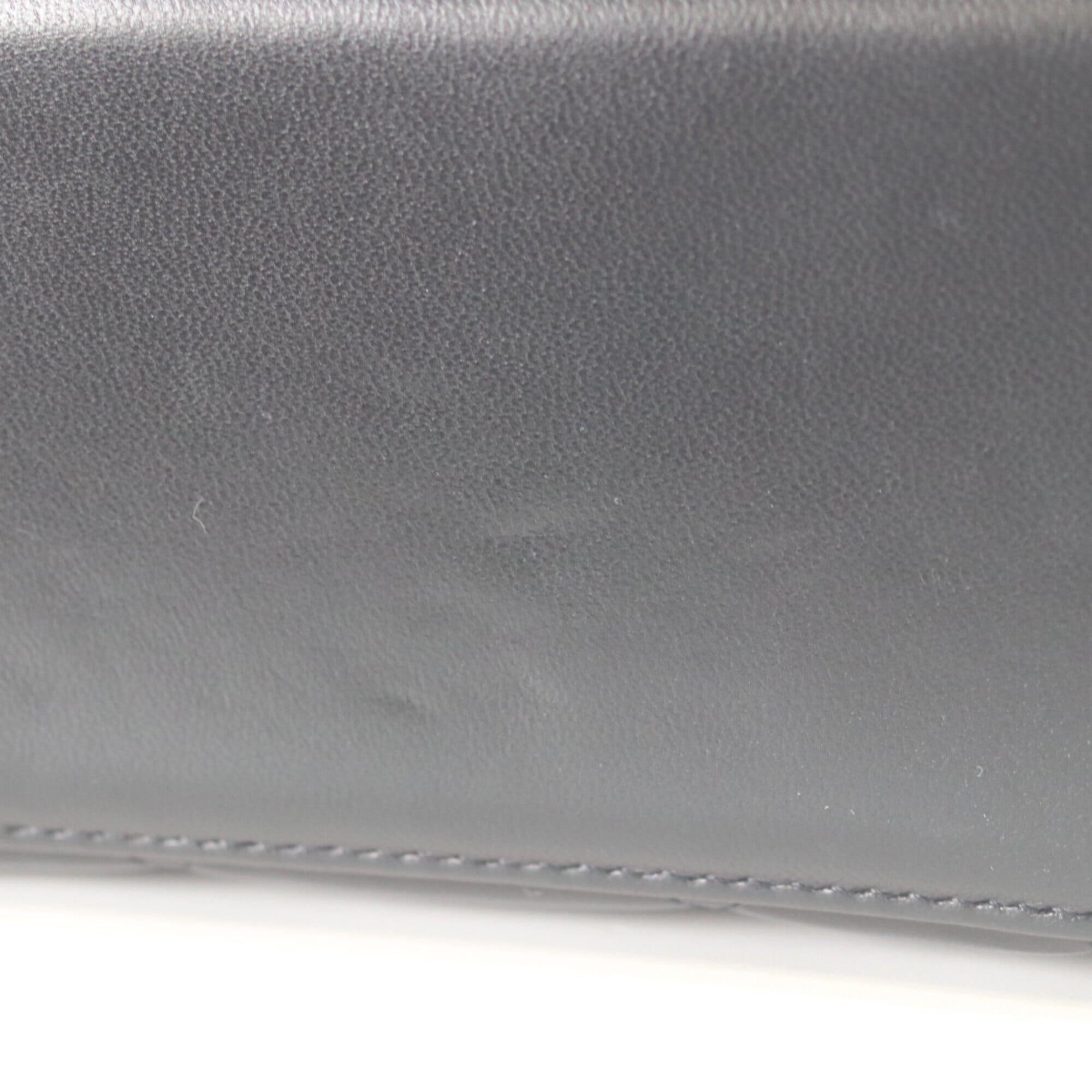 Chanel Black Leather Shoulder Bag (Pre-Owned)