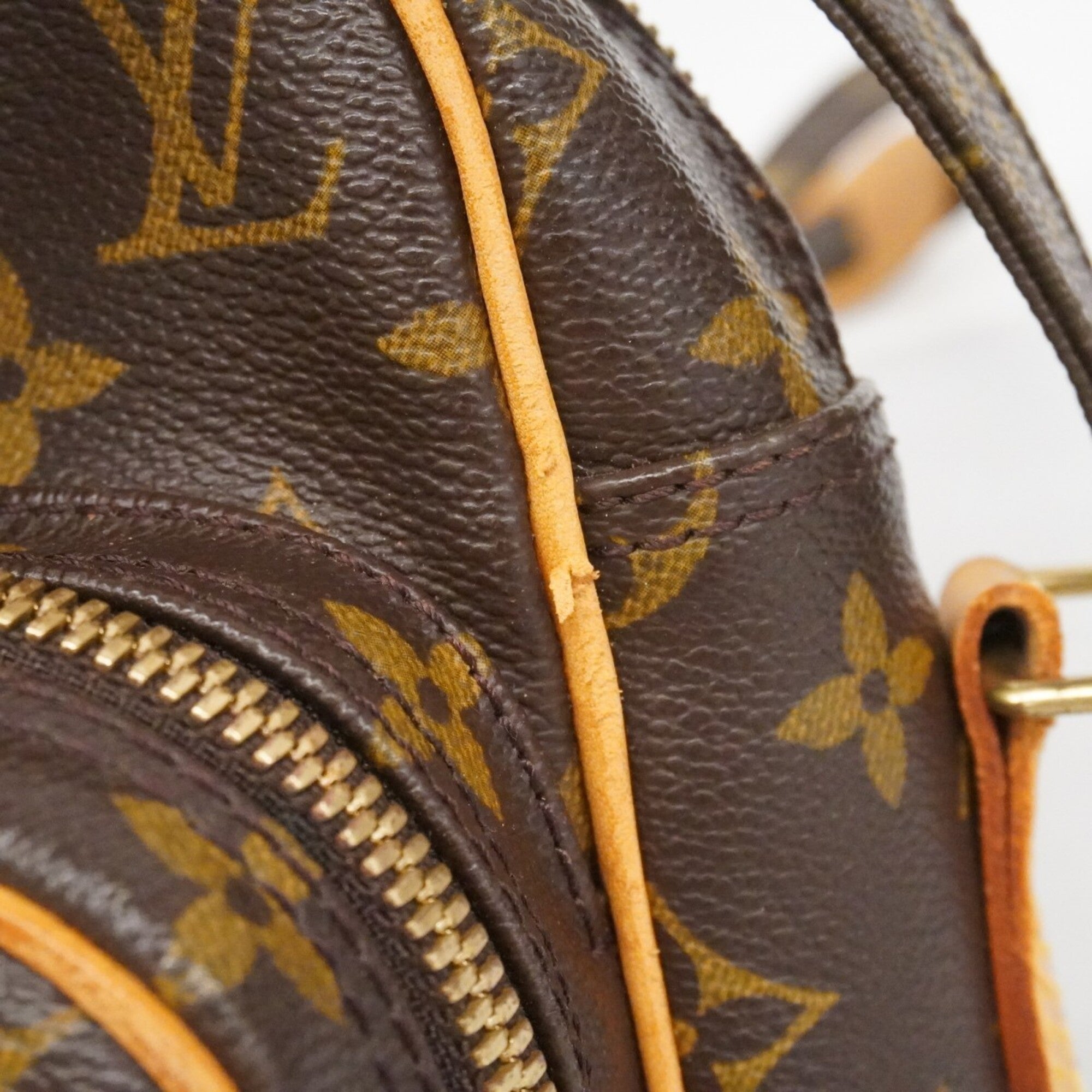 Louis Vuitton Brown Shoulder Bag (Pre-Owned)