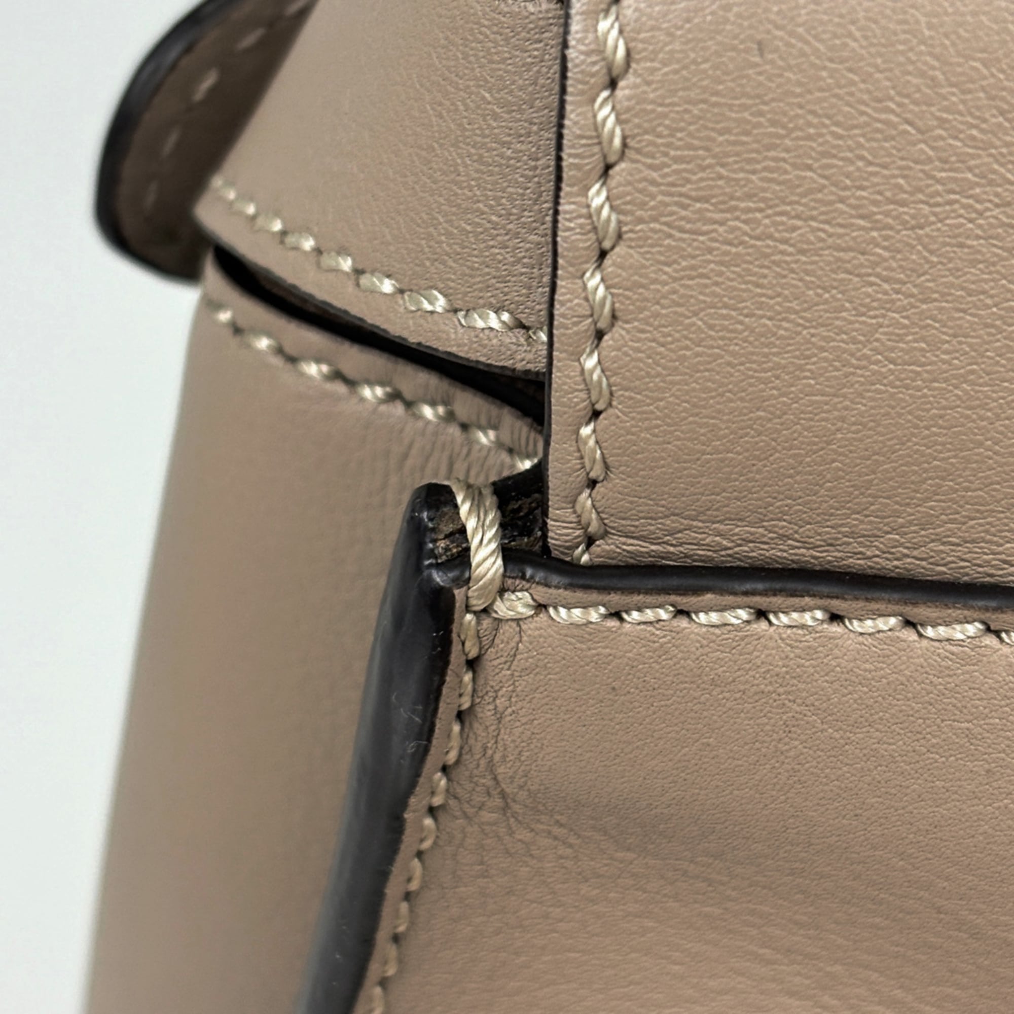 Fendi Beige Leather Handbag (Pre-Owned)