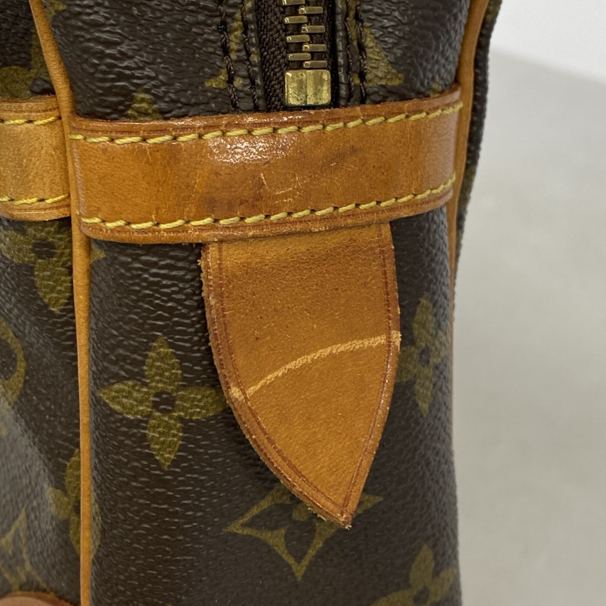 Louis Vuitton Brown Clutch Bag (Pre-Owned)