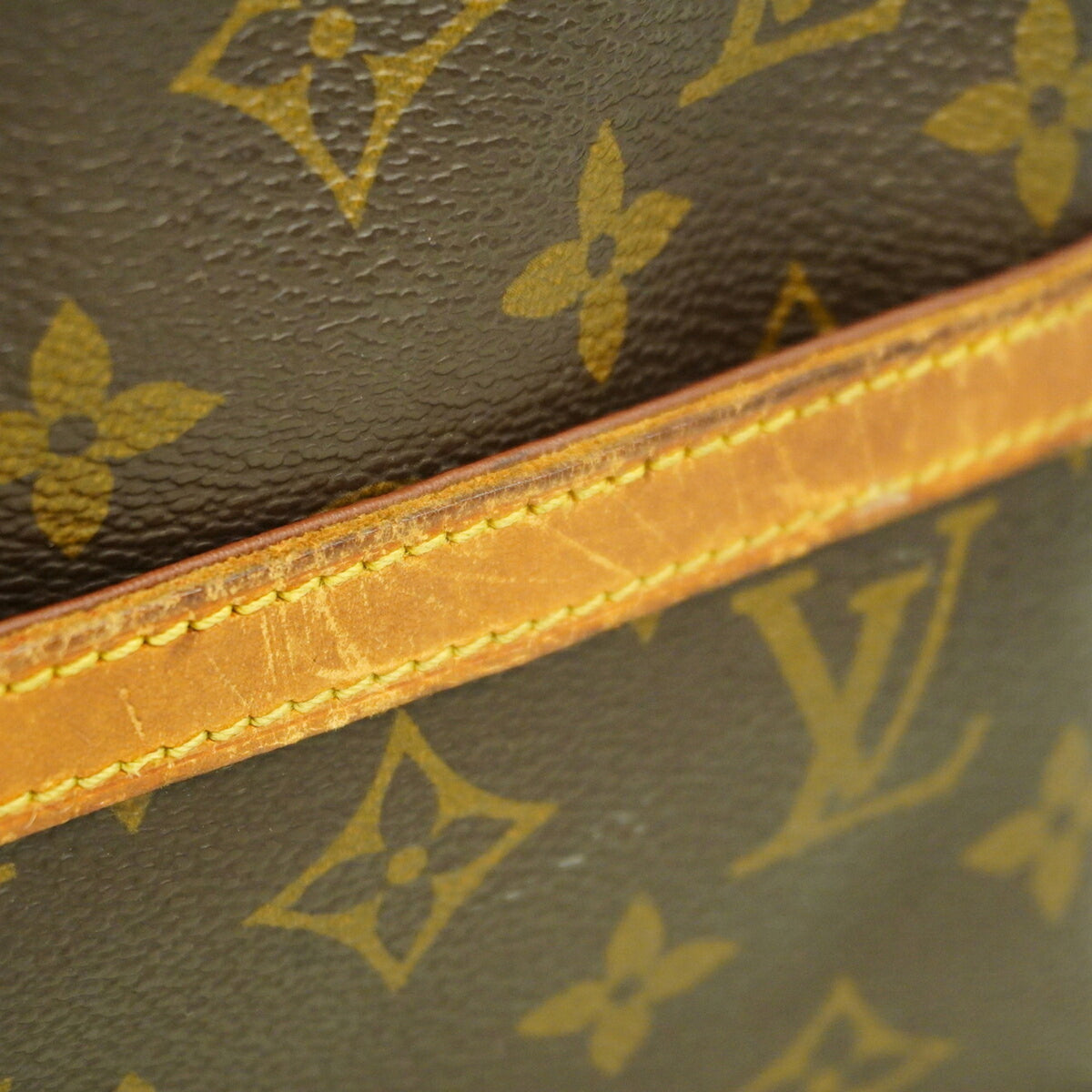 Louis Vuitton Brown Shoulder Bag (Pre-Owned)