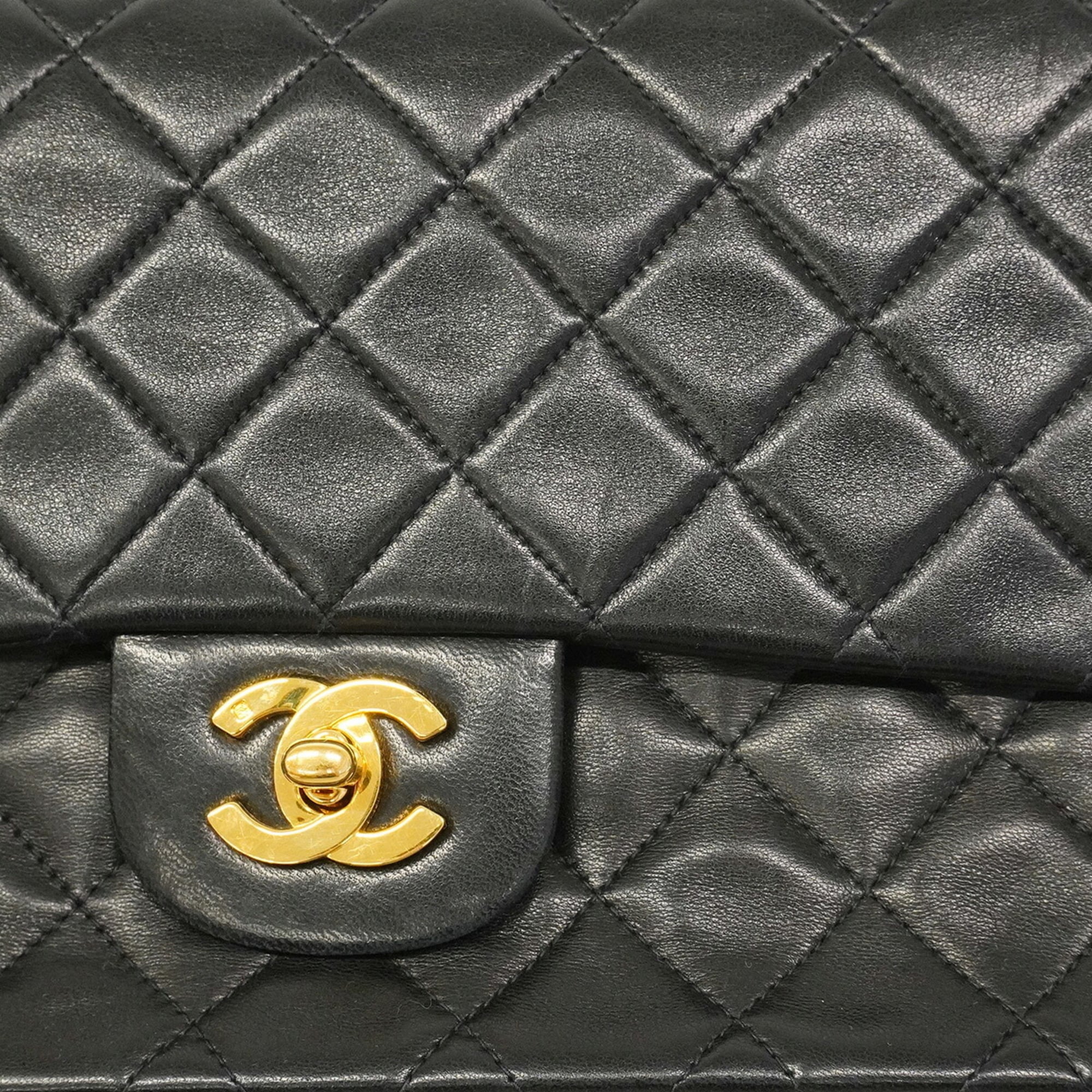 Chanel Black Leather Shoulder Bag (Pre-Owned)
