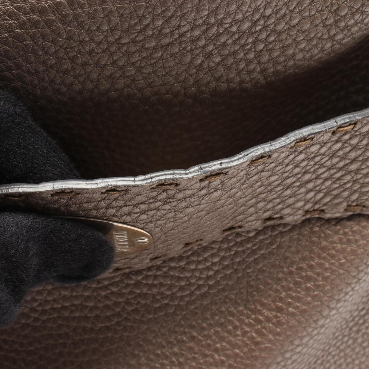 Fendi Beige Leather Handbag Shoulder Bag (Pre-Owned)