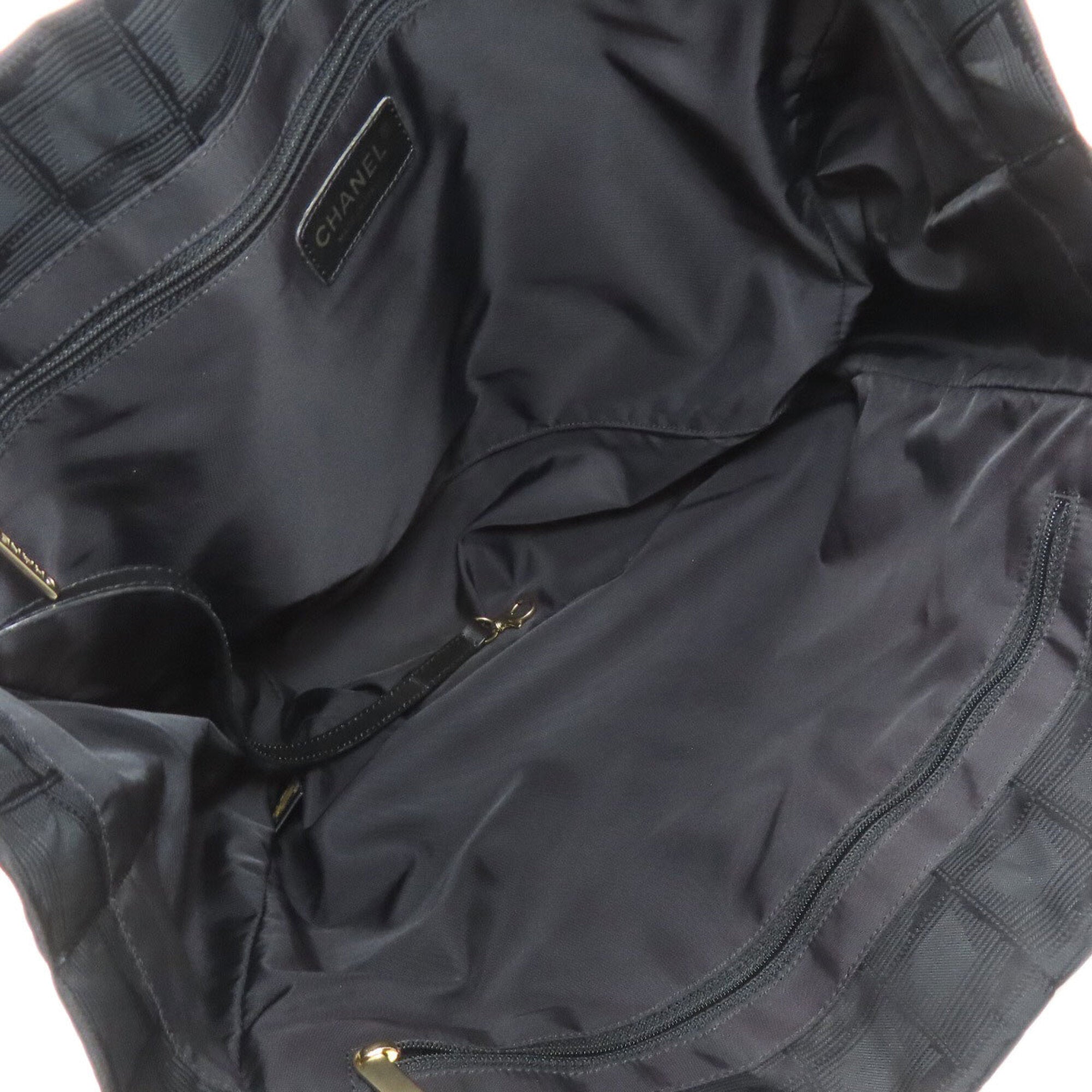 Chanel Black Nylon Tote Bag (Pre-Owned)
