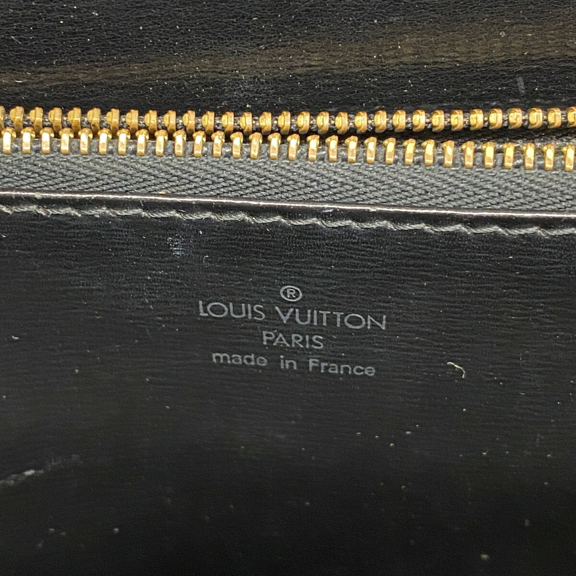 Louis Vuitton Noir Handbag (Pre-Owned)