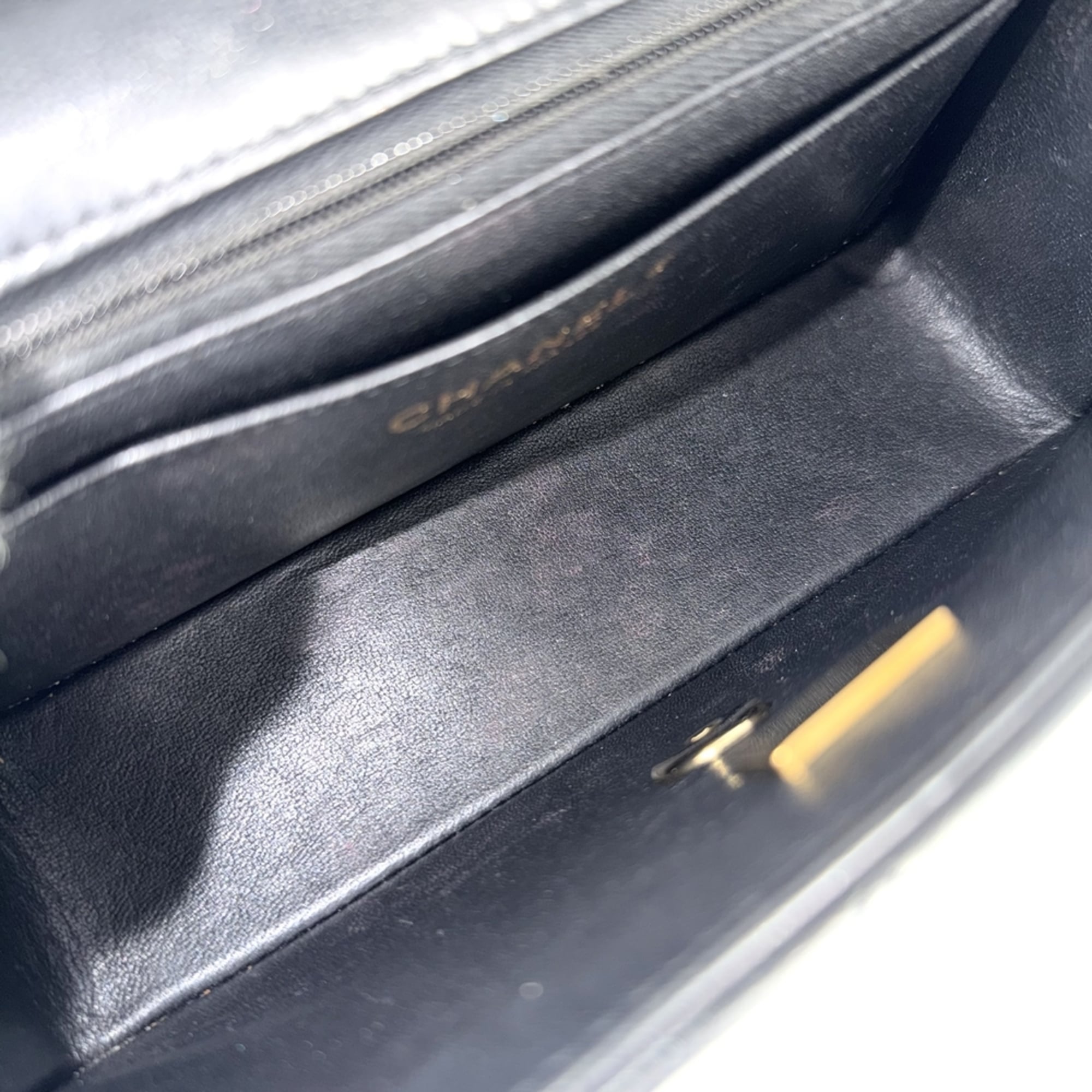 Chanel Black Leather Shoulder Bag (Pre-Owned)