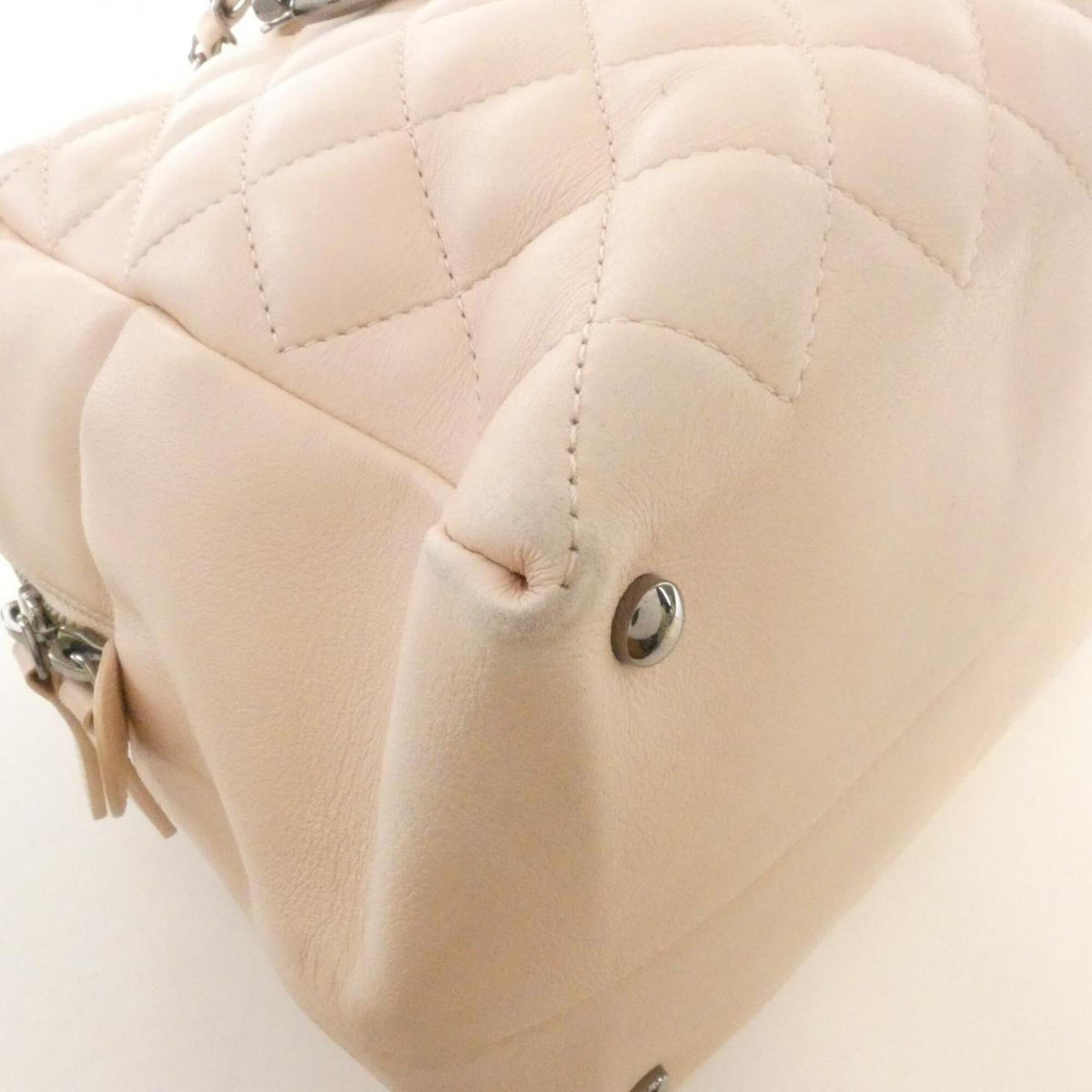 Chanel Light Pink Leather Handbag (Pre-Owned)
