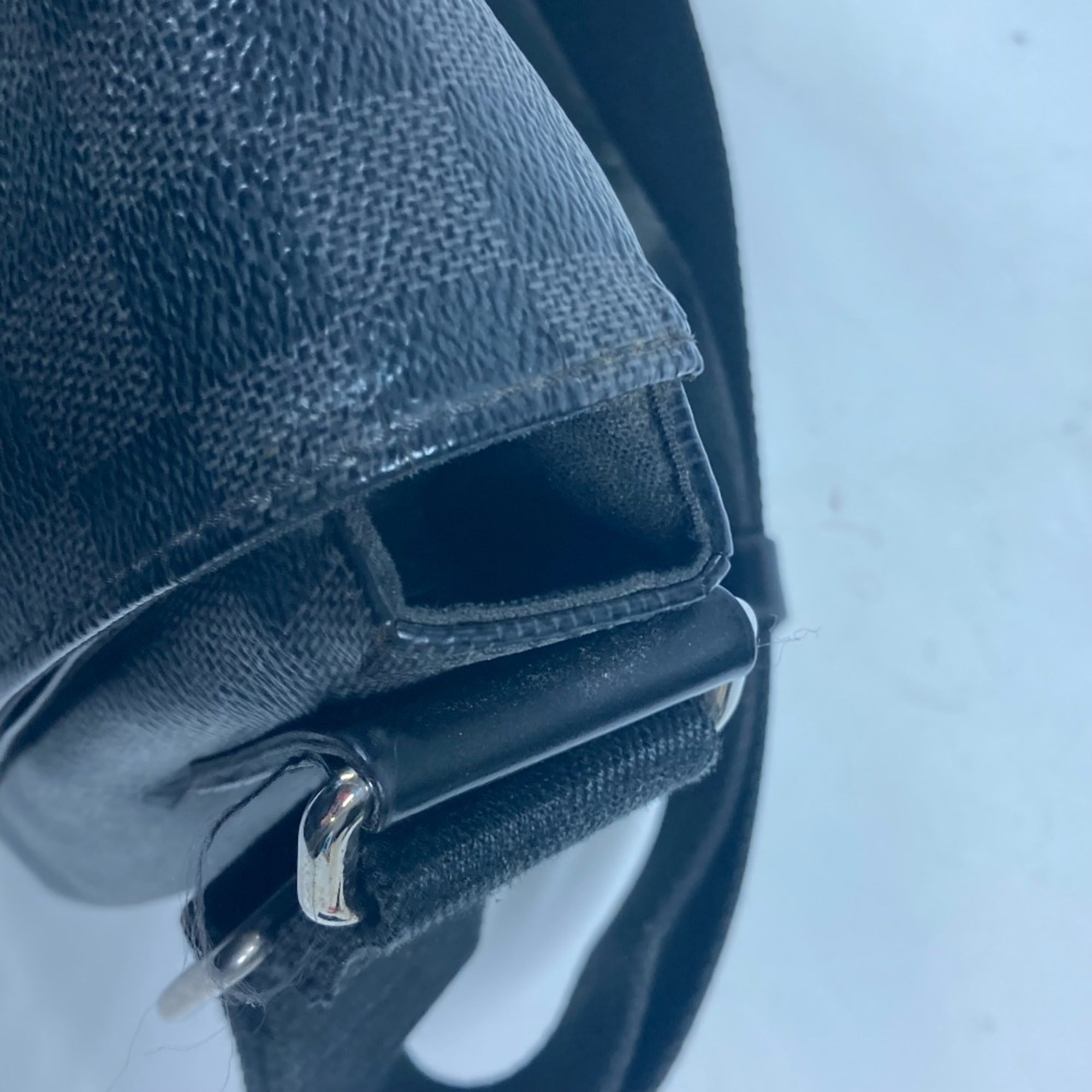 Louis Vuitton Black Damier Graphite Messenger Bag Shoulder Bag (Pre-Owned)
