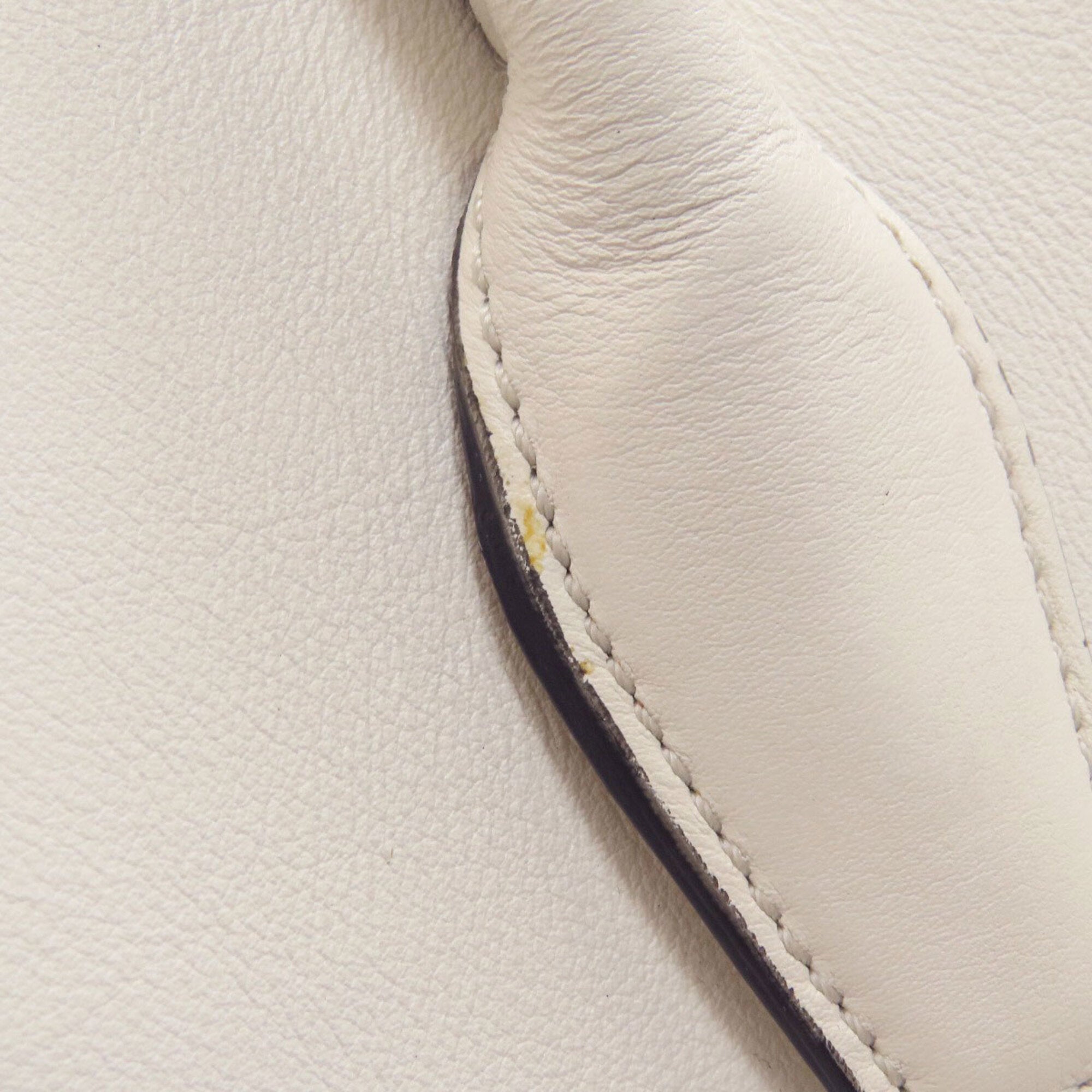 Tod's White Leather Handbag (Pre-Owned)