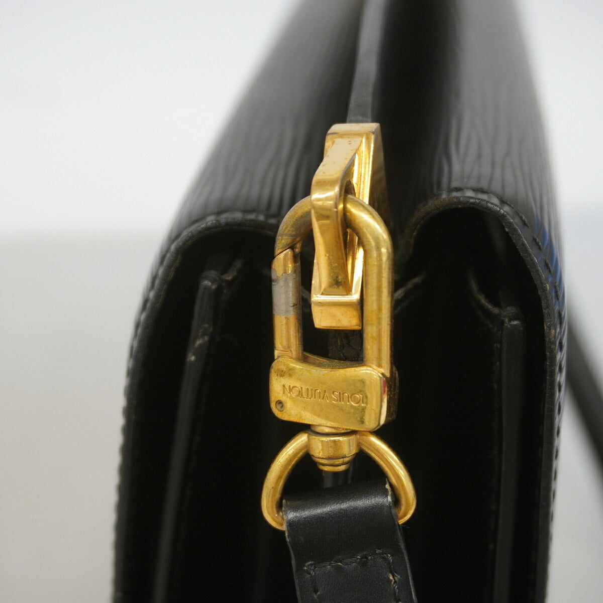 Louis Vuitton Noir Shoulder Bag (Pre-Owned)