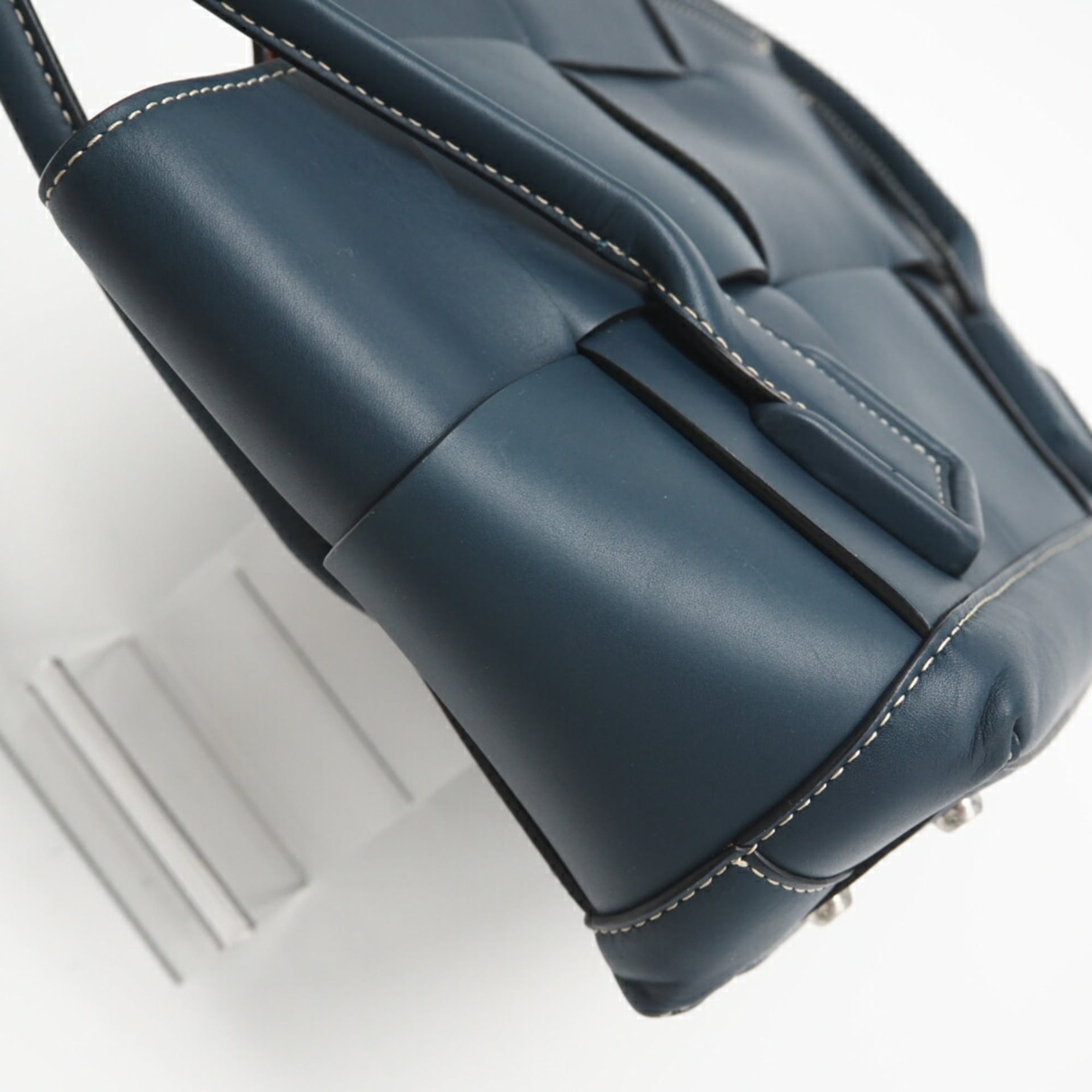 Bottega Veneta Navy Leather Handbag Tote Bag (Pre-Owned)