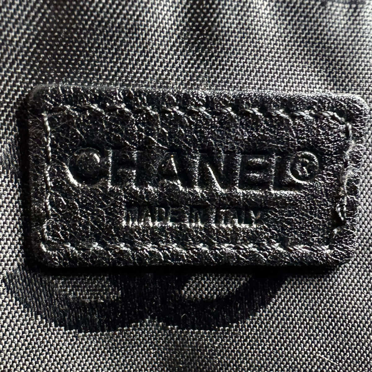 Chanel Black Leather Handbag (Pre-Owned)
