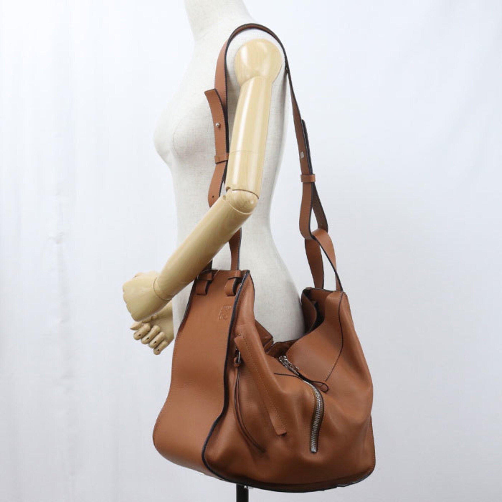 Loewe Brown Leather Handbag (Pre-Owned)