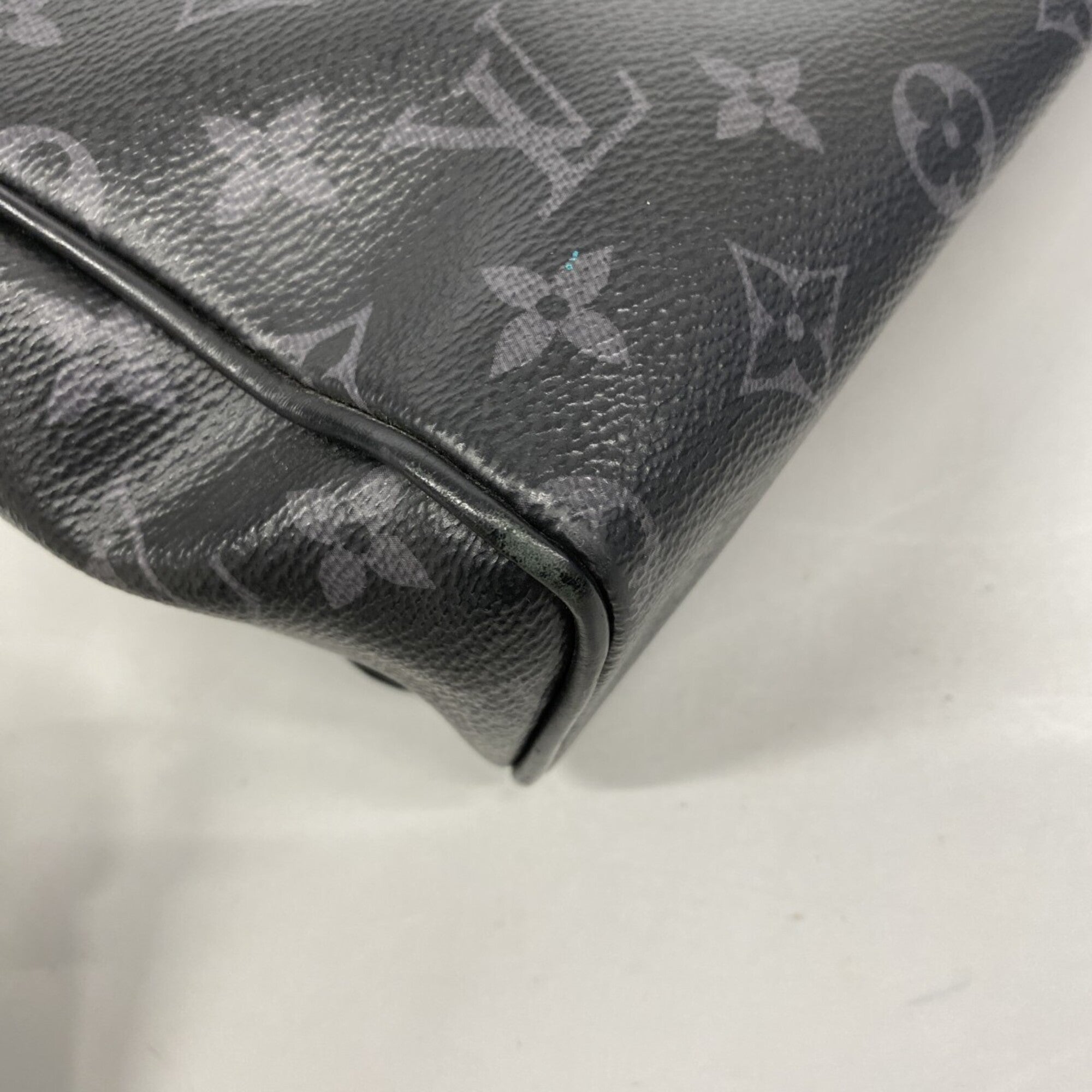 Louis Vuitton Black Shoulder Bag (Pre-Owned)