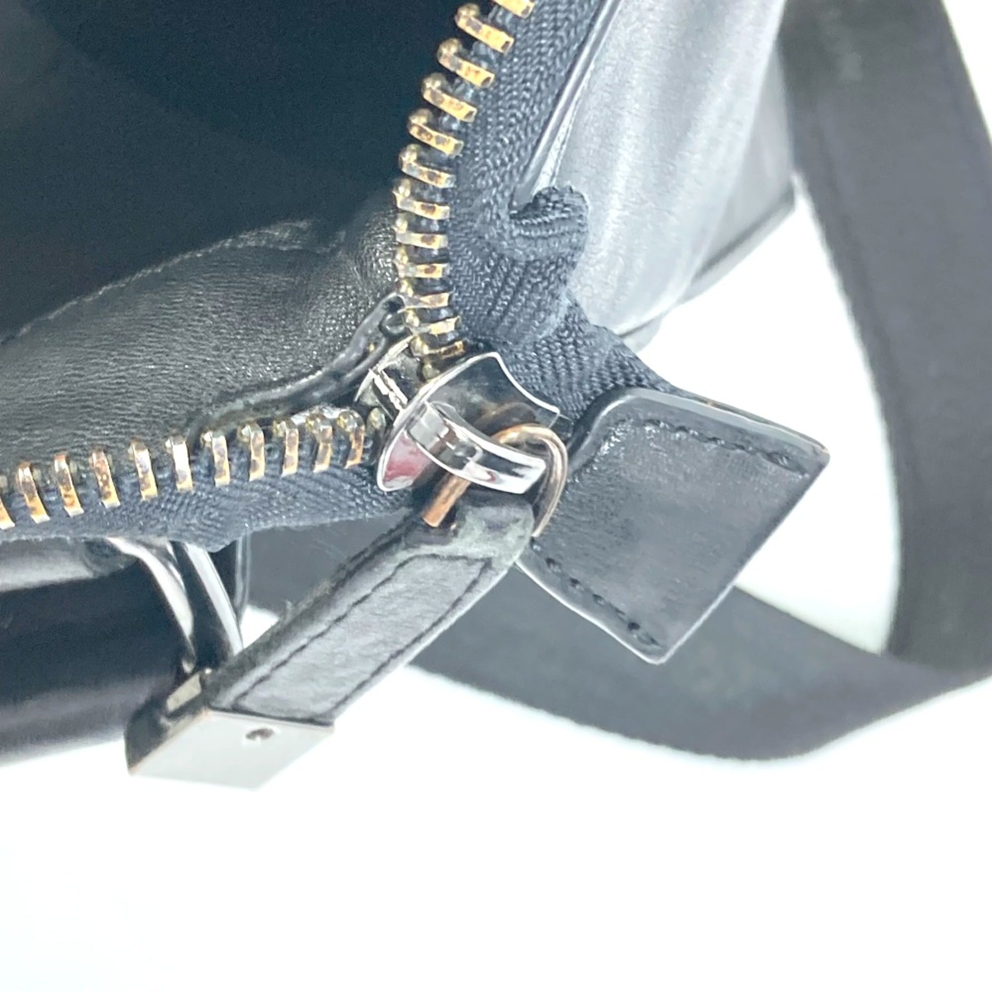 Versace Black Leather Shoulder Bag (Pre-Owned)