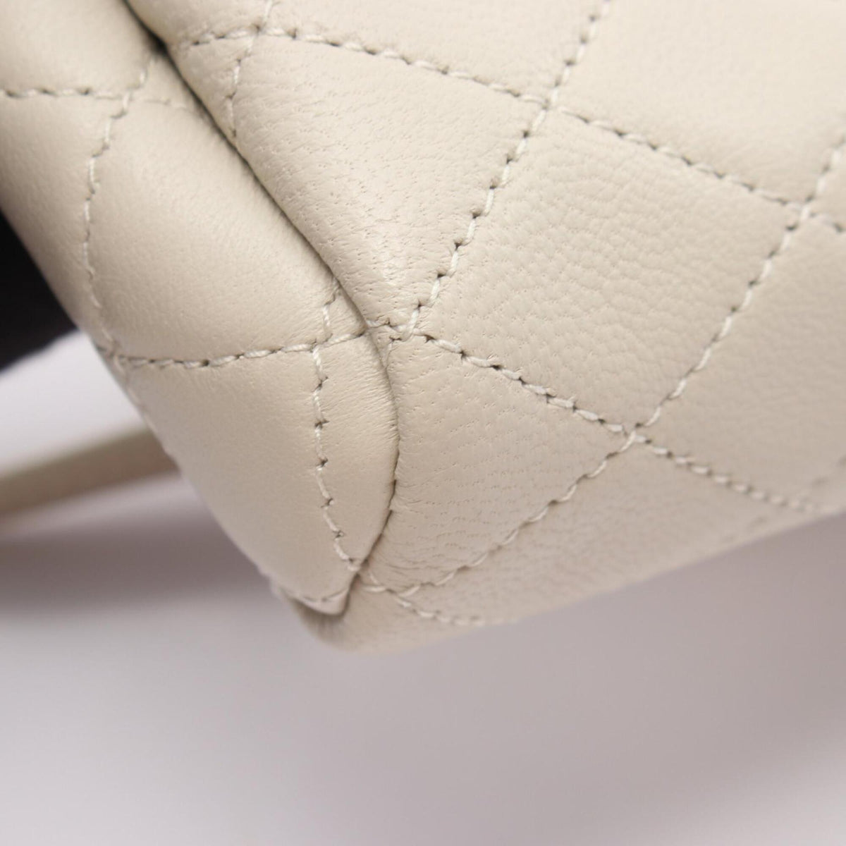 Saint Laurent Ivory Leather Handbag Shoulder Bag (Pre-Owned)