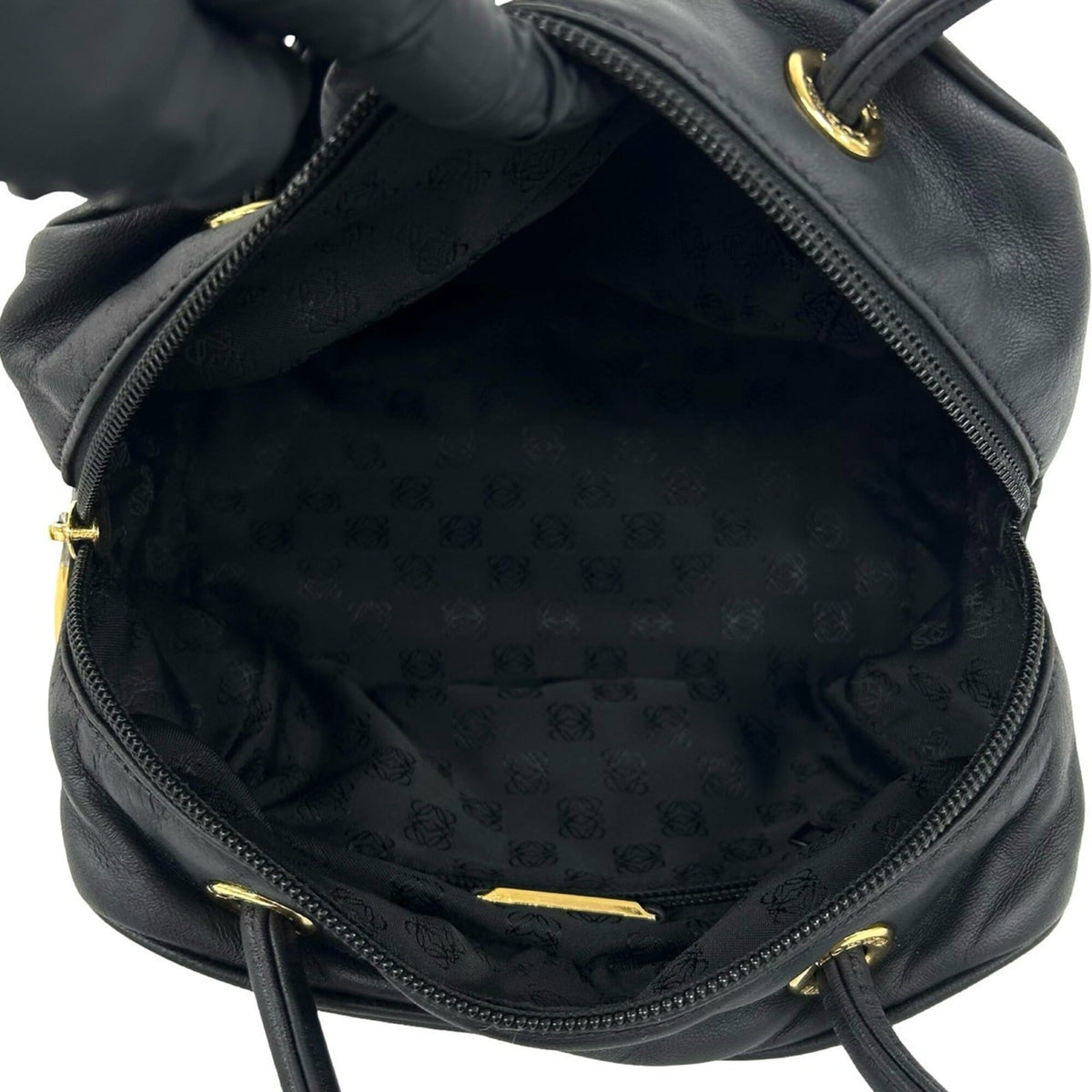 Loewe Black Leather Handbag (Pre-Owned)