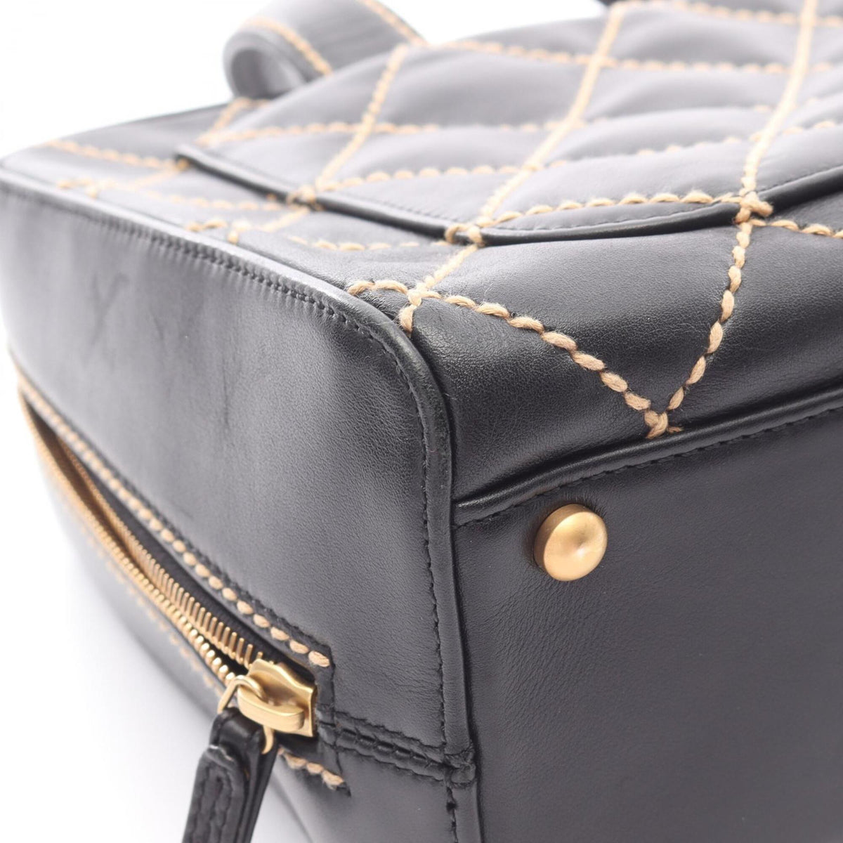 Chanel Black Leather Handbag (Pre-Owned)