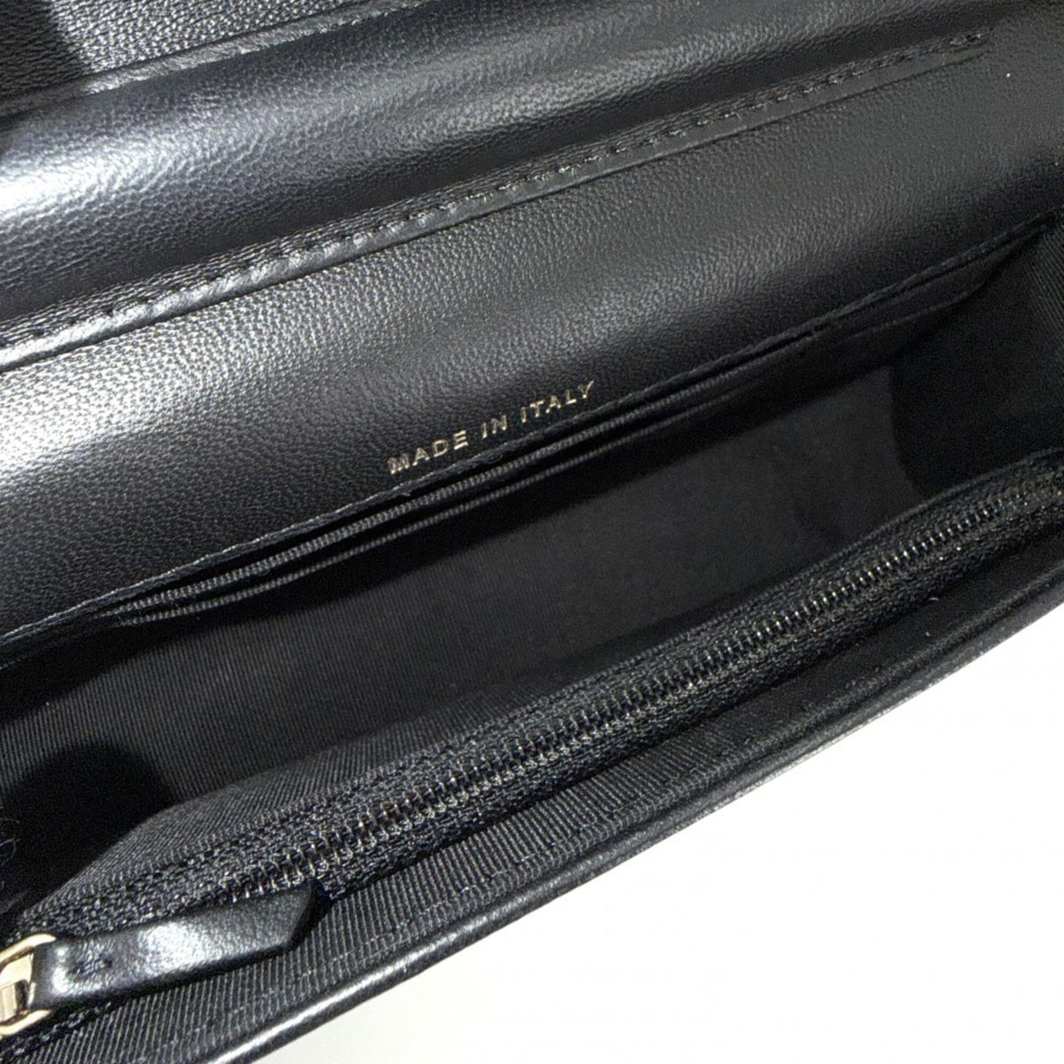Chanel Black Leather Shoulder Bag (Pre-Owned)