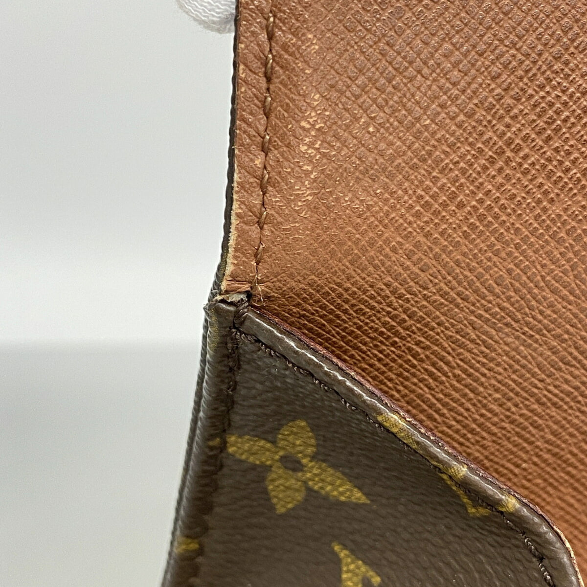 Louis Vuitton Brown Shoulder Bag (Pre-Owned)
