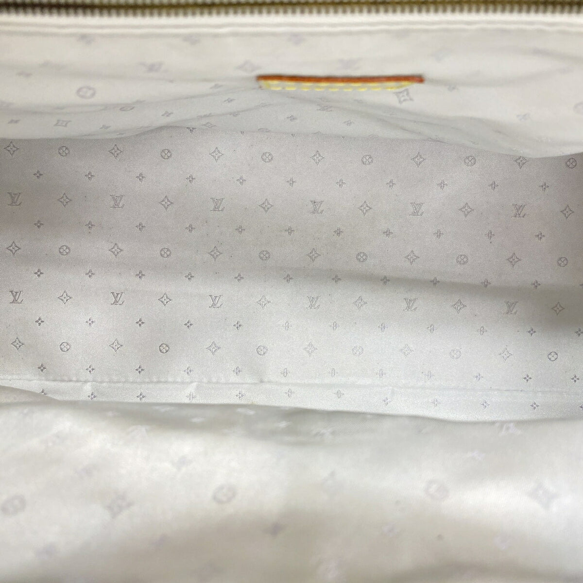 Louis Vuitton Blanc Handbag (Pre-Owned)