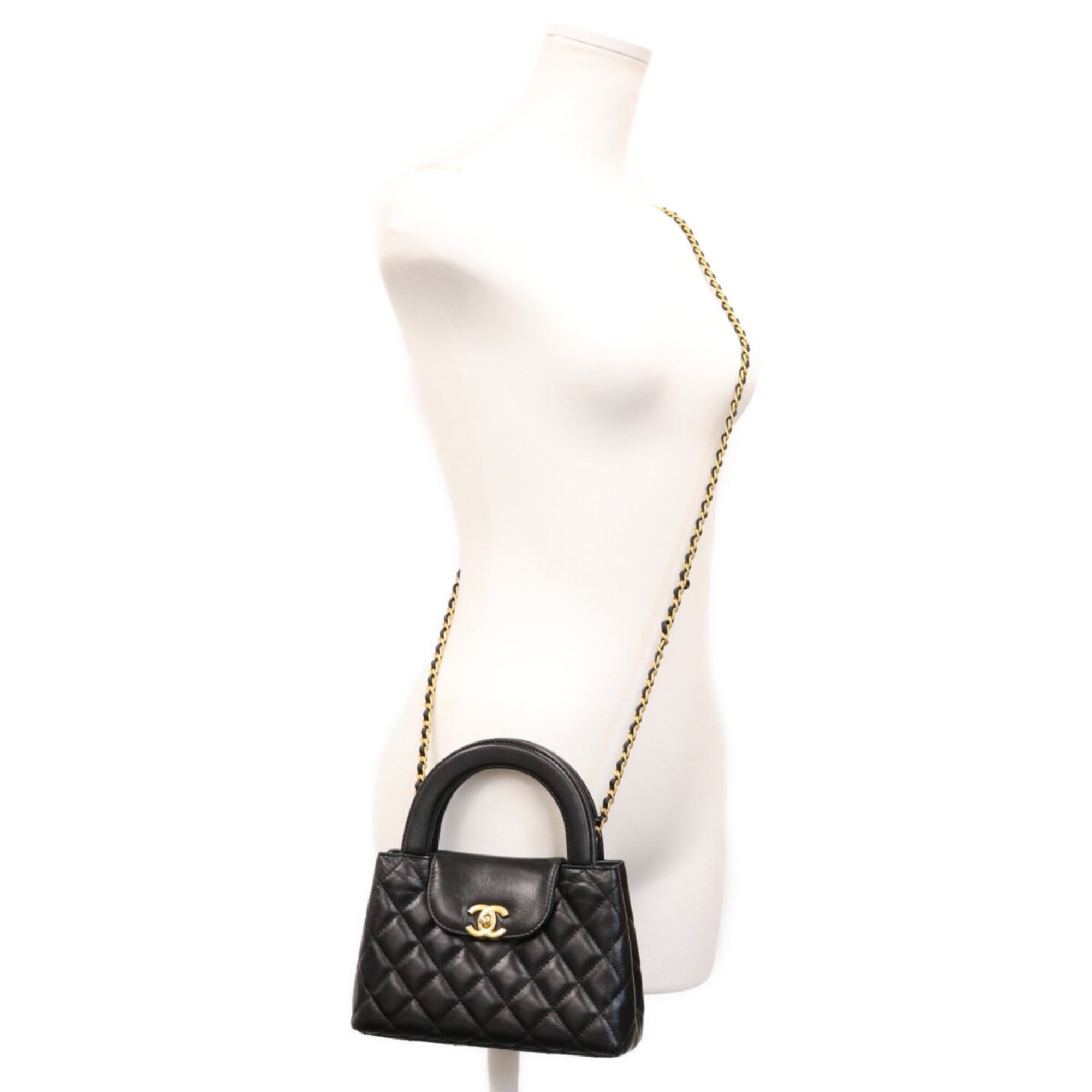 Chanel Black Leather Shoulder Bag (Pre-Owned)