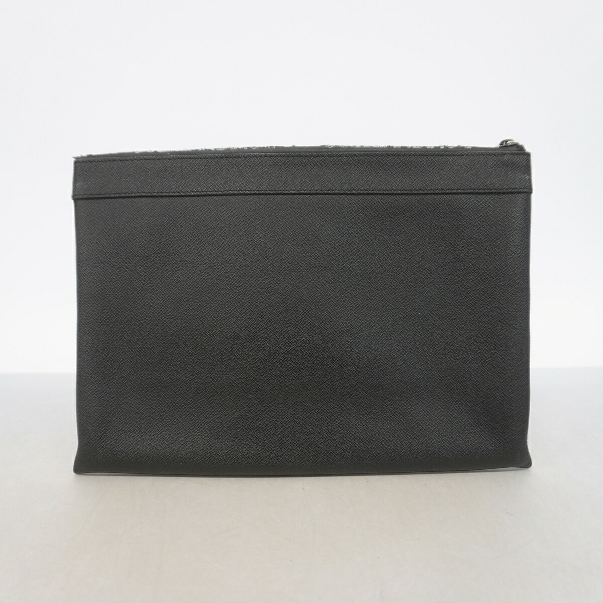 Louis Vuitton Noir Clutch Bag (Pre-Owned)